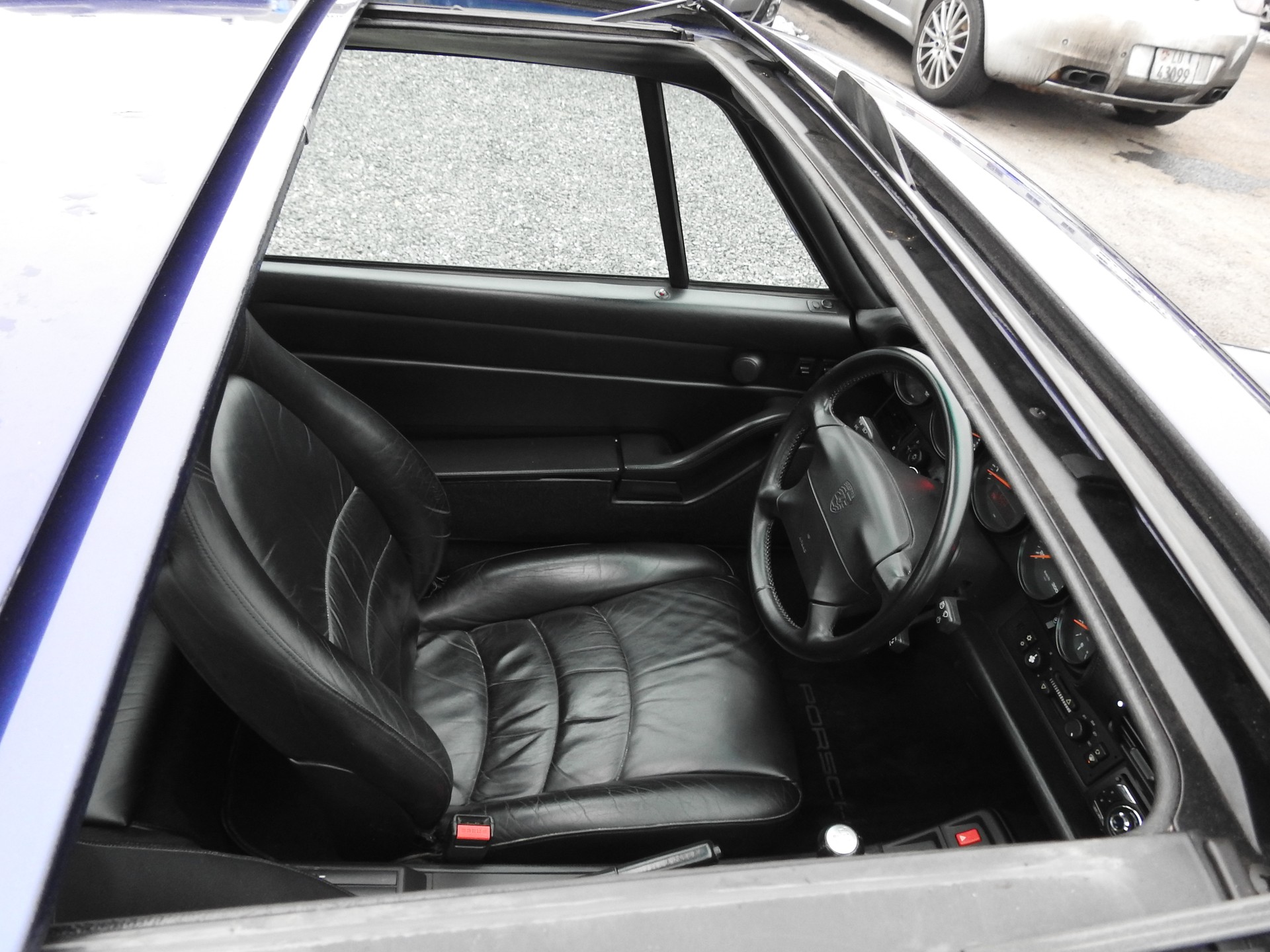 PORSCHE 911 Carrera 4-image-22