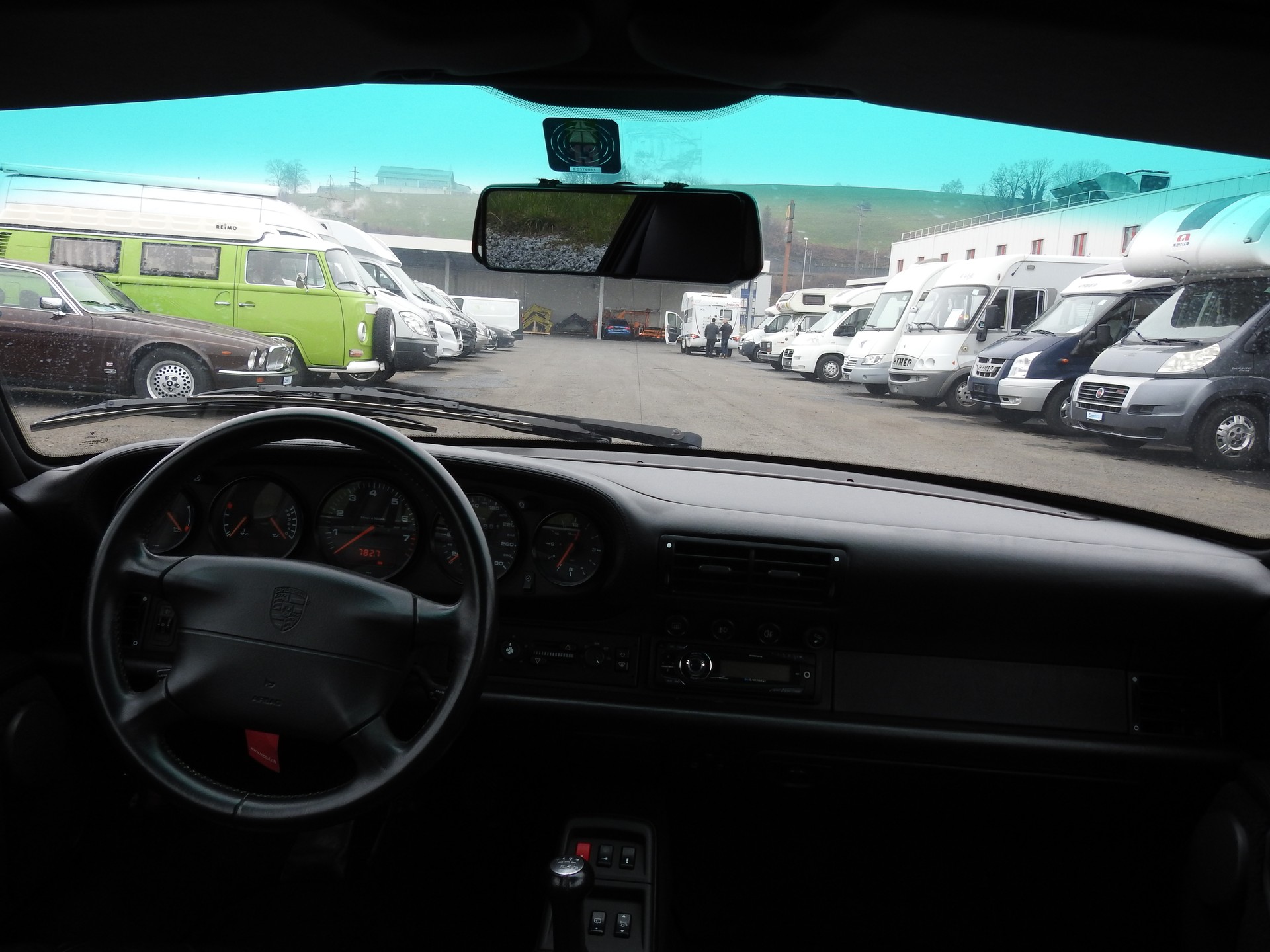 PORSCHE 911 Carrera 4-image-12