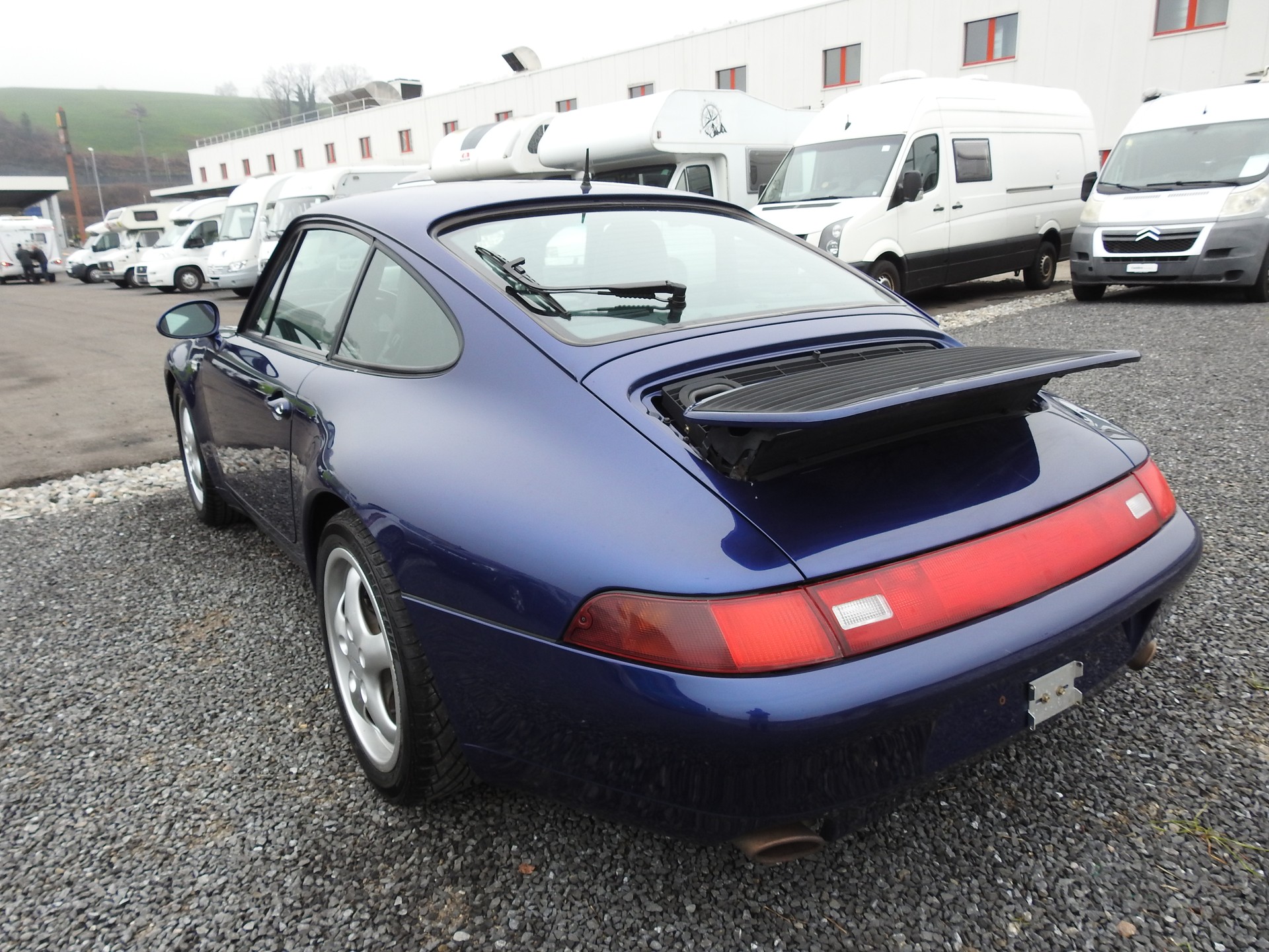 PORSCHE 911 Carrera 4-image-3