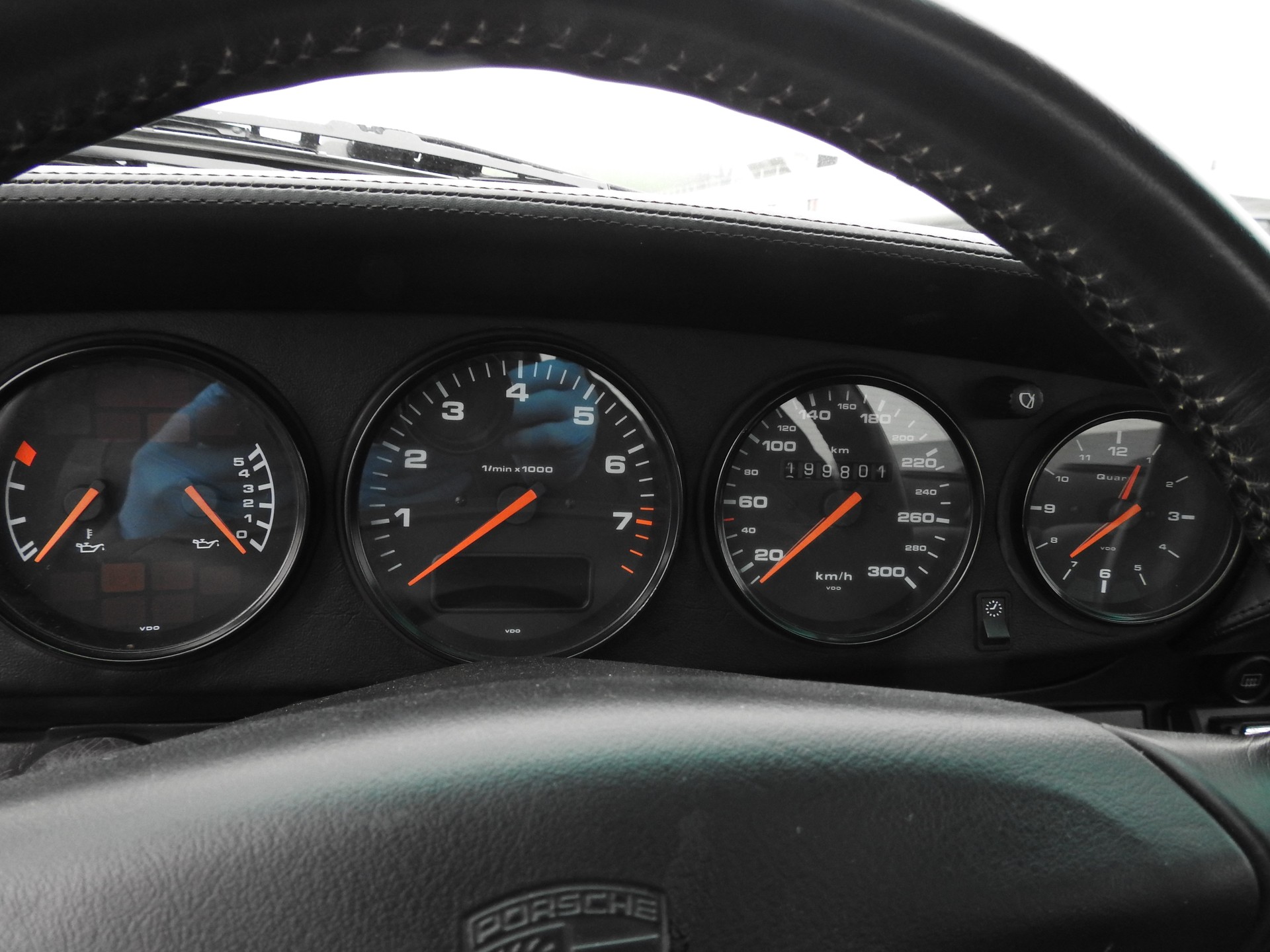 PORSCHE 911 Carrera 4-image-18