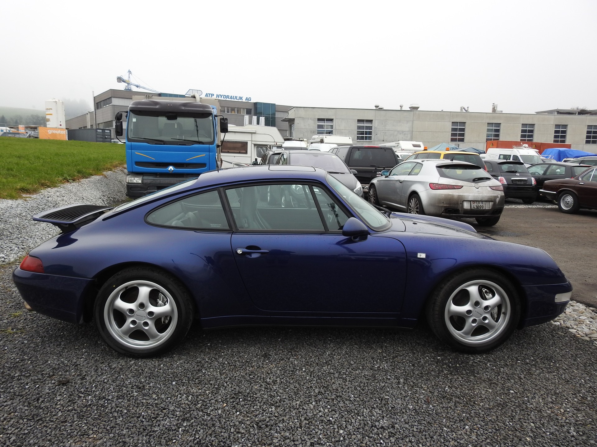 PORSCHE 911 Carrera 4-image-6