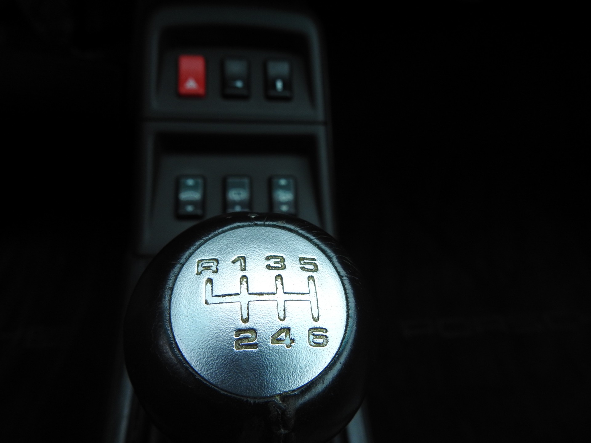 PORSCHE 911 Carrera 4-image-15