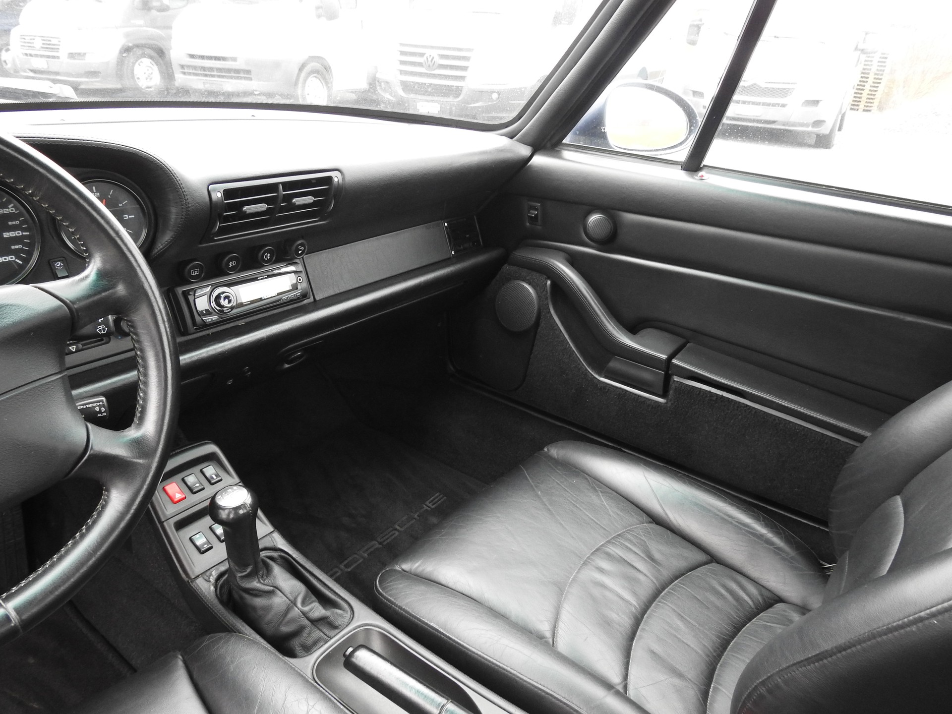 PORSCHE 911 Carrera 4-image-14