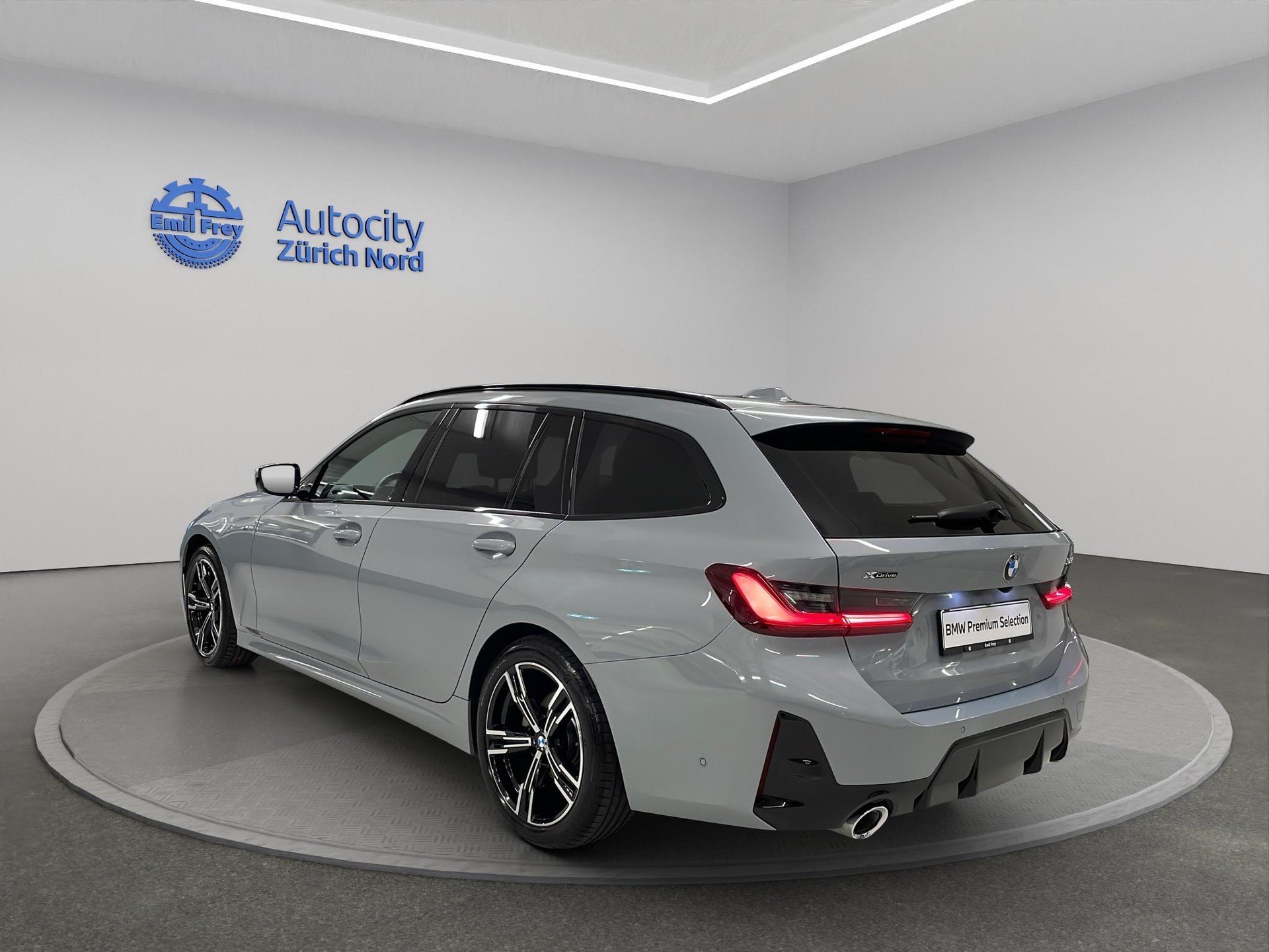 BMW 320d xDrive SAG Touring-image-4