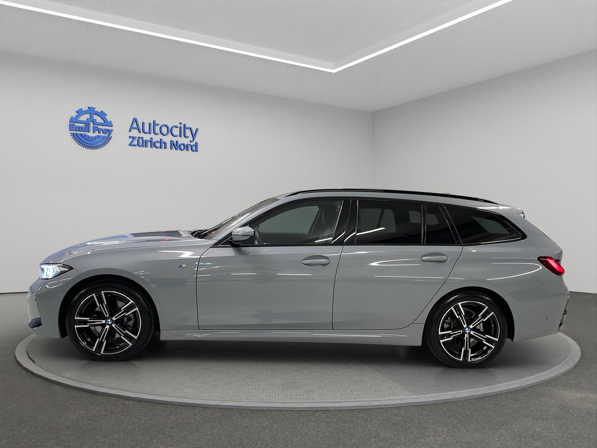 BMW 320d xDrive SAG Touring-image-5
