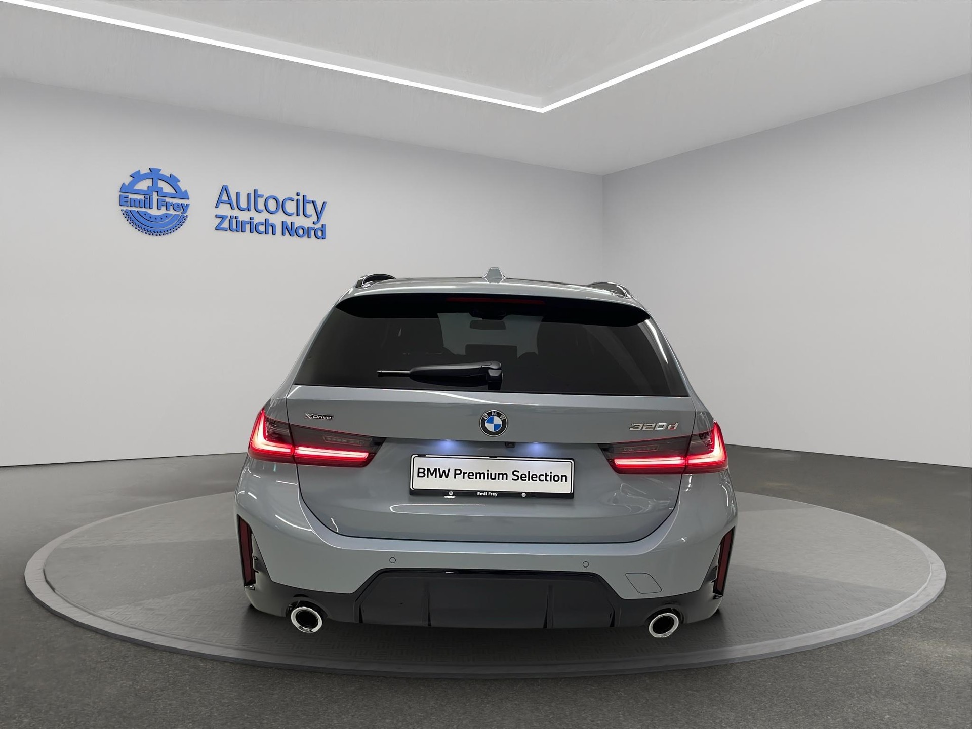 BMW 320d xDrive SAG Touring-image-8