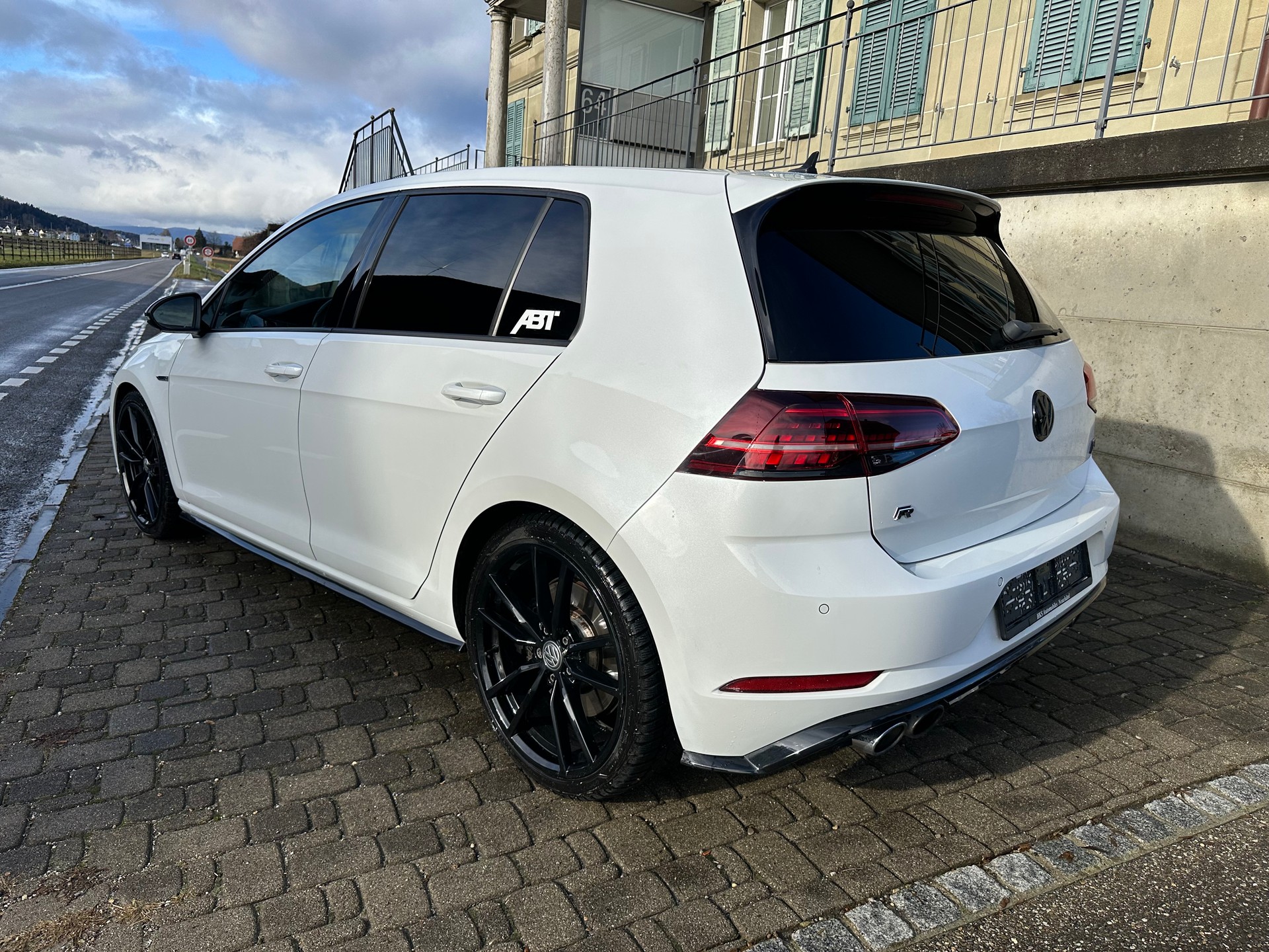 VW Golf 2.0 TSI R ABT 4Motion DSG-image-2