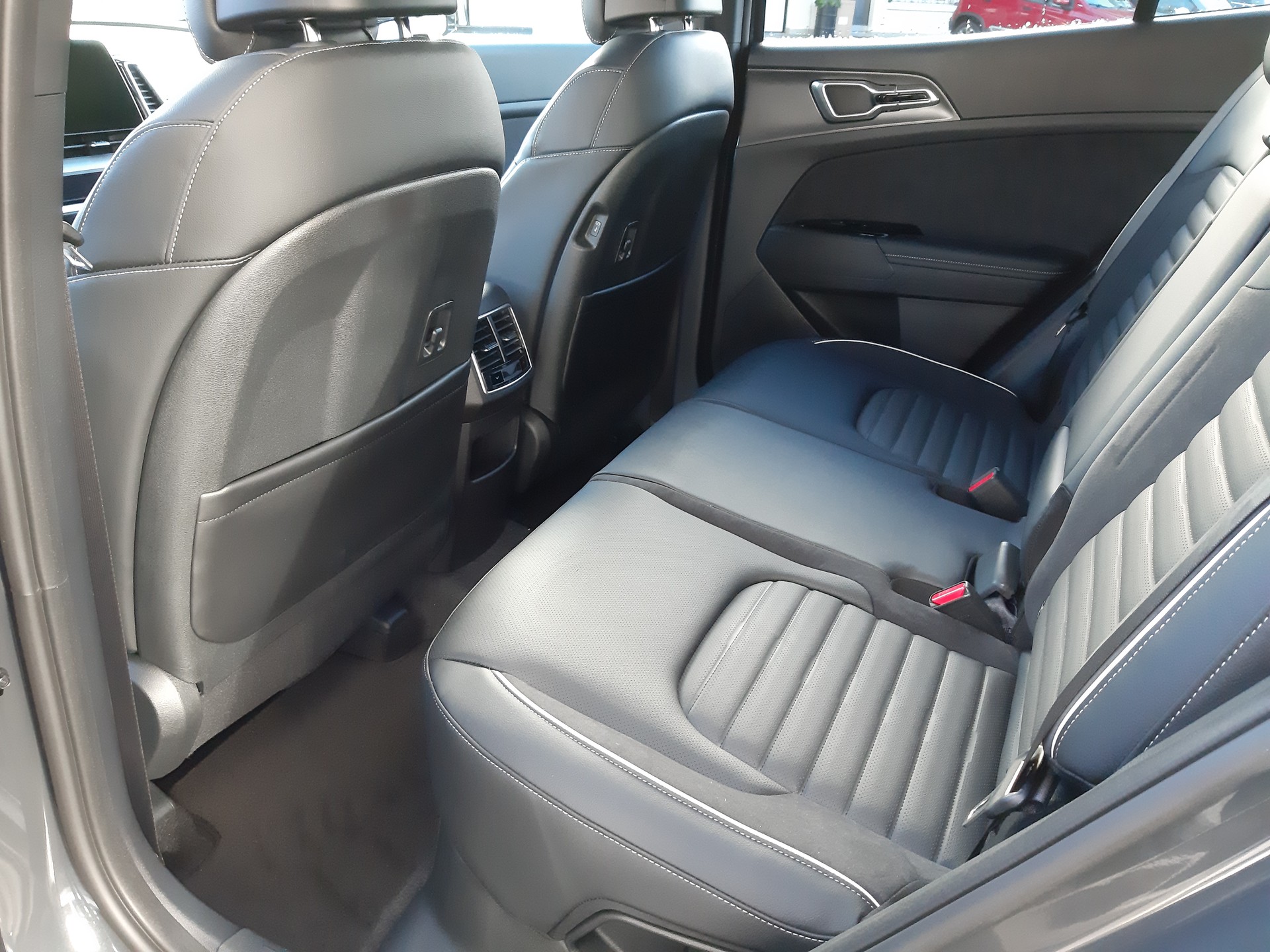 KIA Sportage 1.6T-GDi HEV GT-Line 4x4 A-image-4