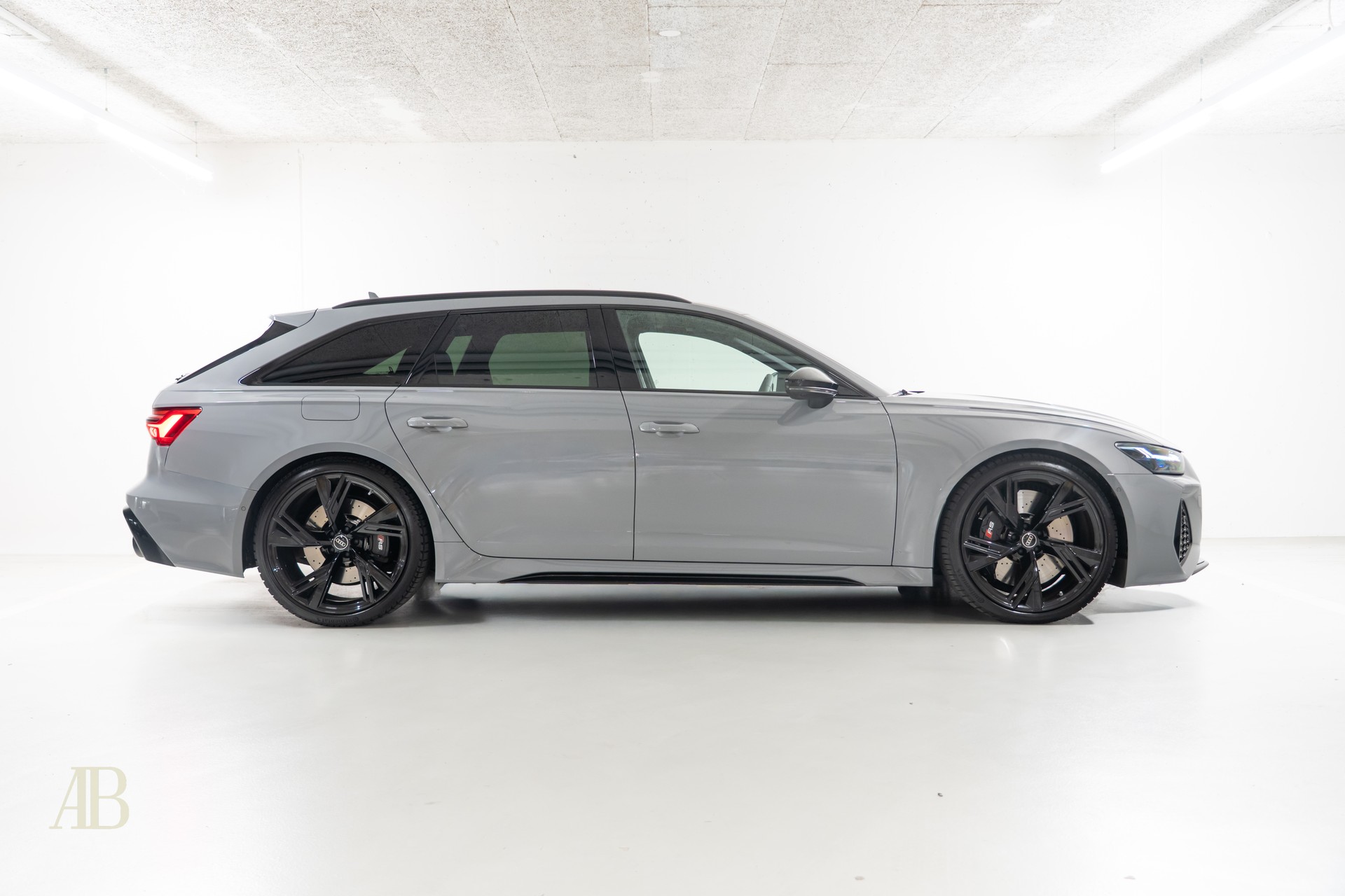 AUDI RS6 Avant 4.0 V8 TFSI performance quattro T-Tronic - CH-Fahrzeug-image-8
