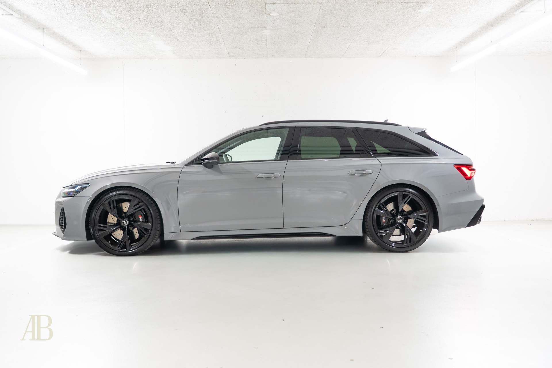 AUDI RS6 Avant 4.0 V8 TFSI performance quattro T-Tronic - CH-Fahrzeug-image-3