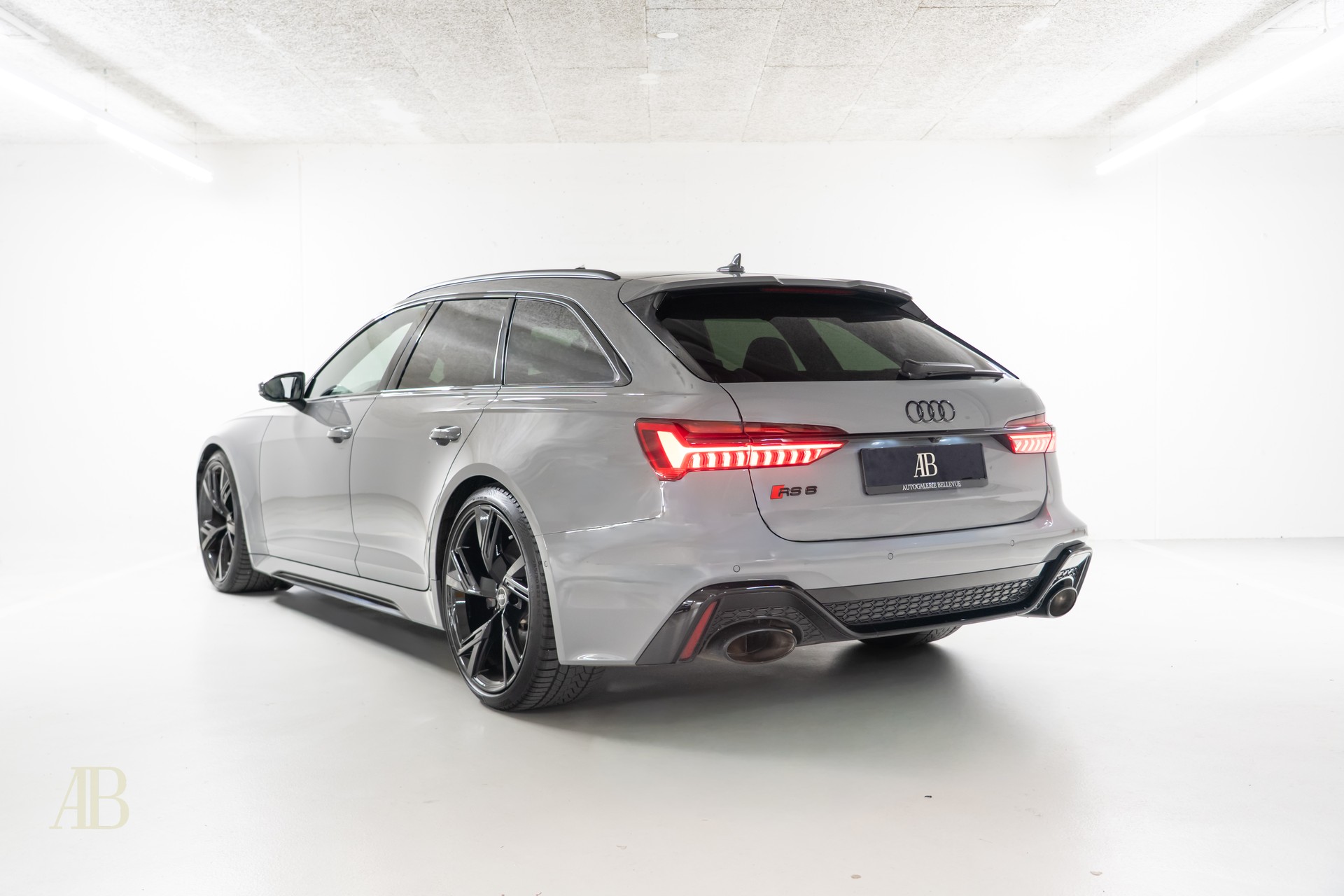 AUDI RS6 Avant 4.0 V8 TFSI performance quattro T-Tronic - CH-Fahrzeug-image-4