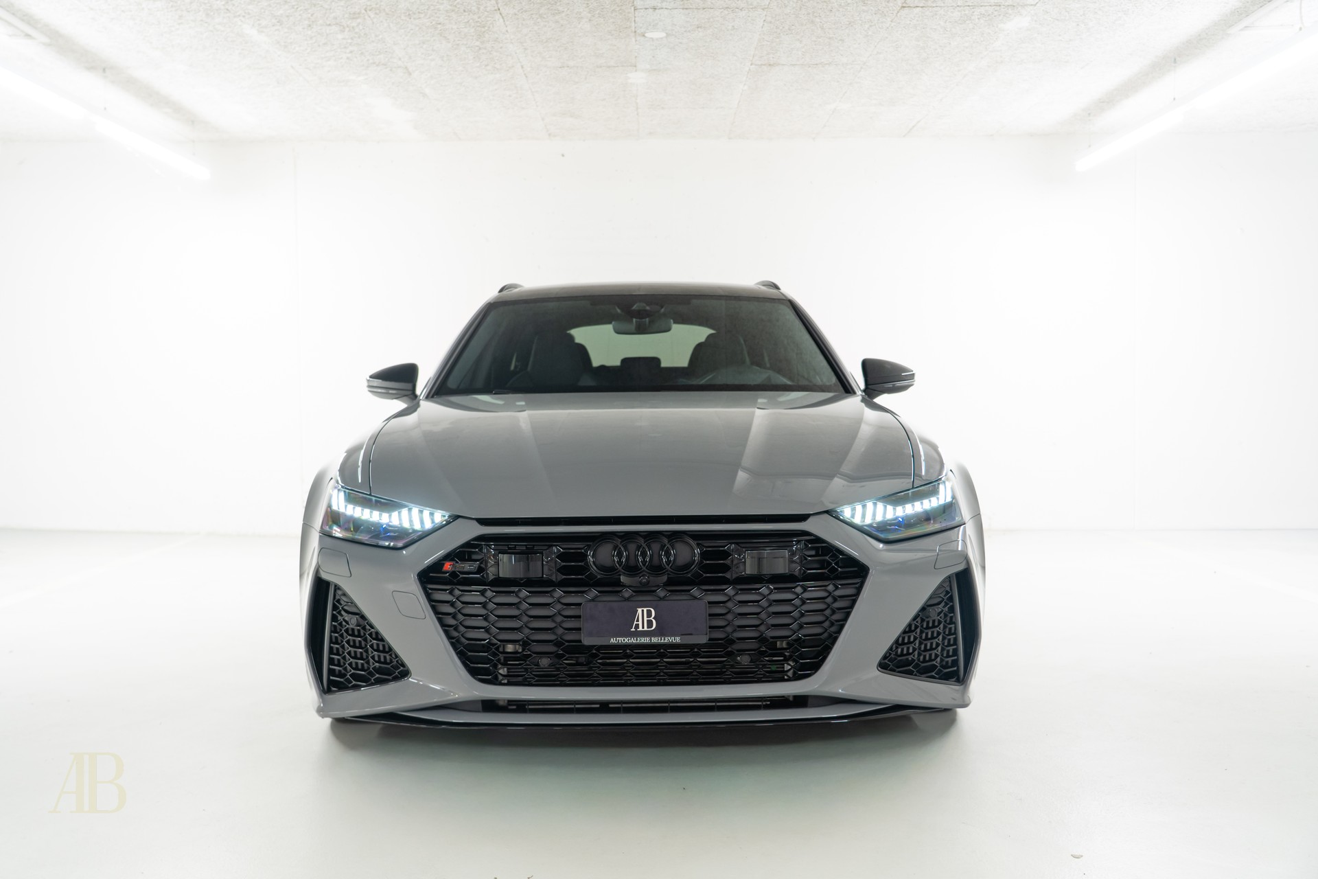AUDI RS6 Avant 4.0 V8 TFSI performance quattro T-Tronic - CH-Fahrzeug-image-1