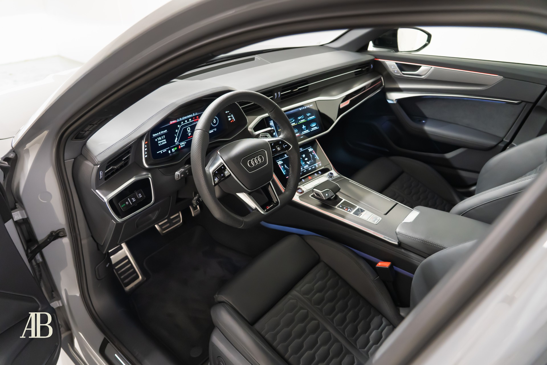 AUDI RS6 Avant 4.0 V8 TFSI performance quattro T-Tronic - CH-Fahrzeug-image-9