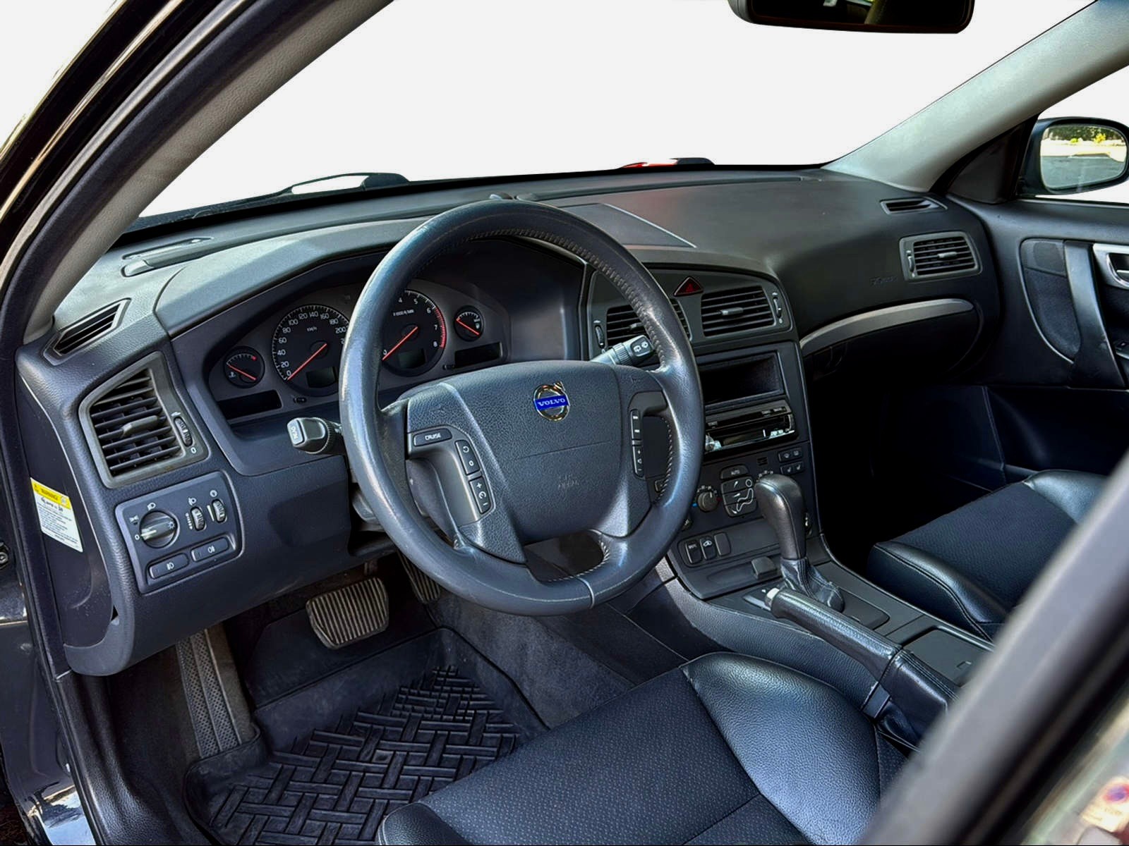 VOLVO V70 2.4T-showroom-element-1