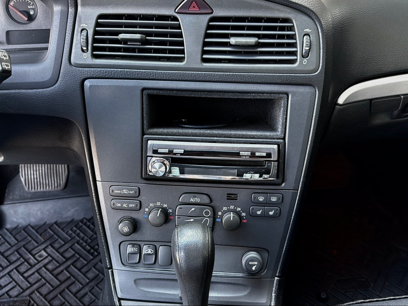 VOLVO V70 2.4T-image-8