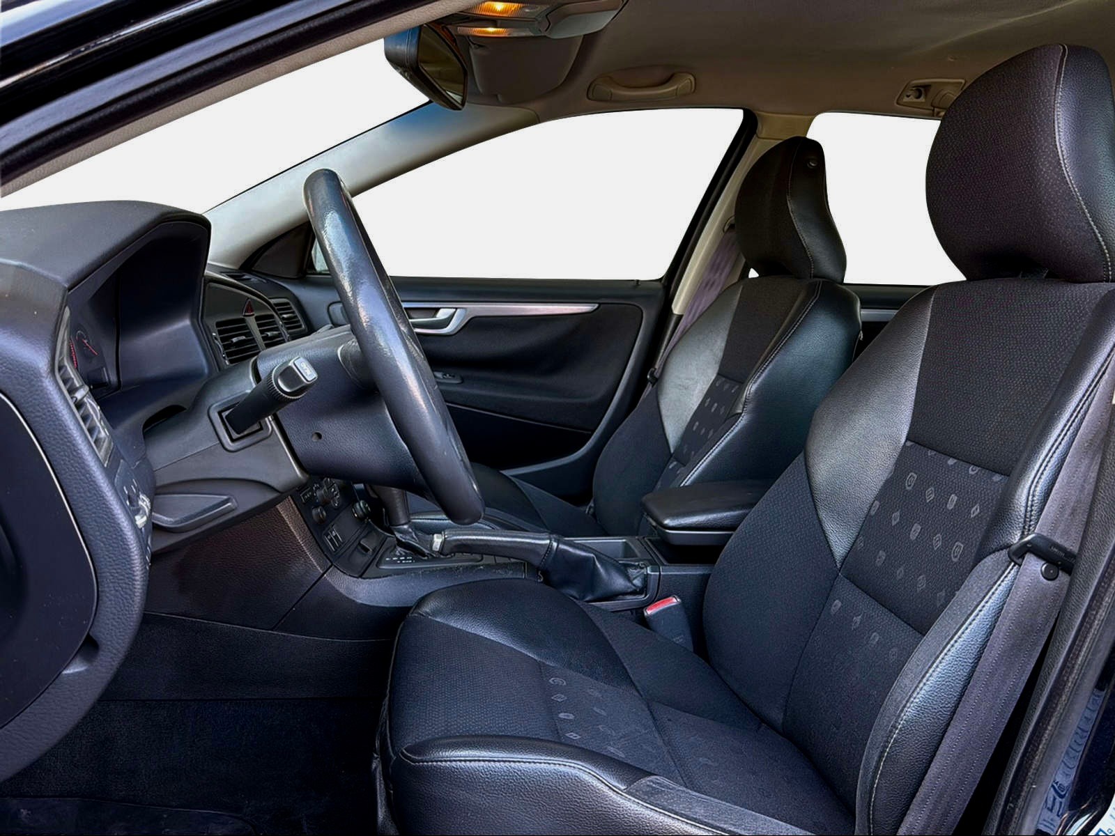VOLVO V70 2.4T-image-7