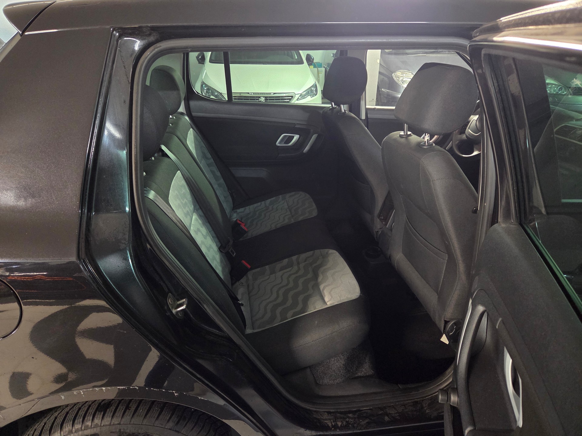 SKODA Fabia 1.2 Entry-image-12