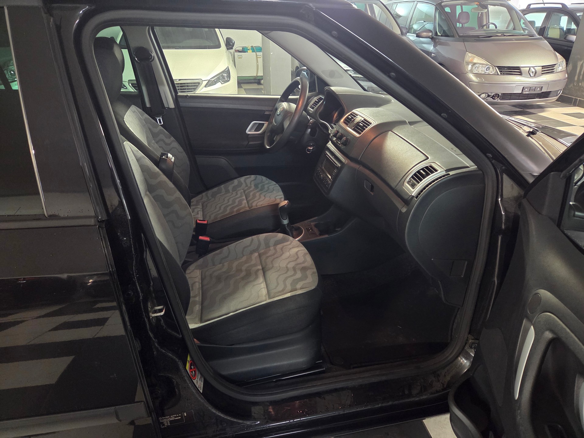SKODA Fabia 1.2 Entry-image-13