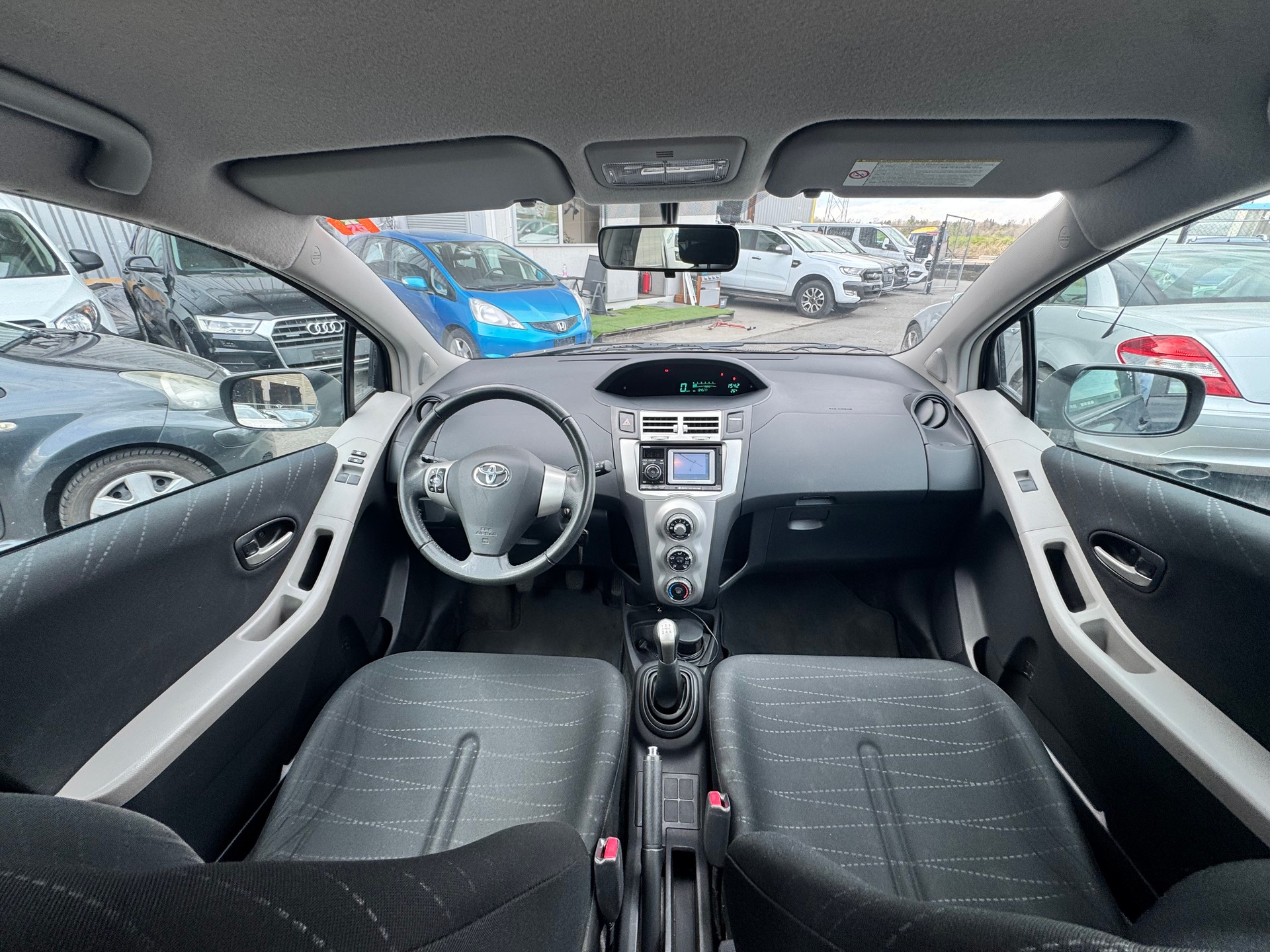TOYOTA Yaris 1.3 City-image-11