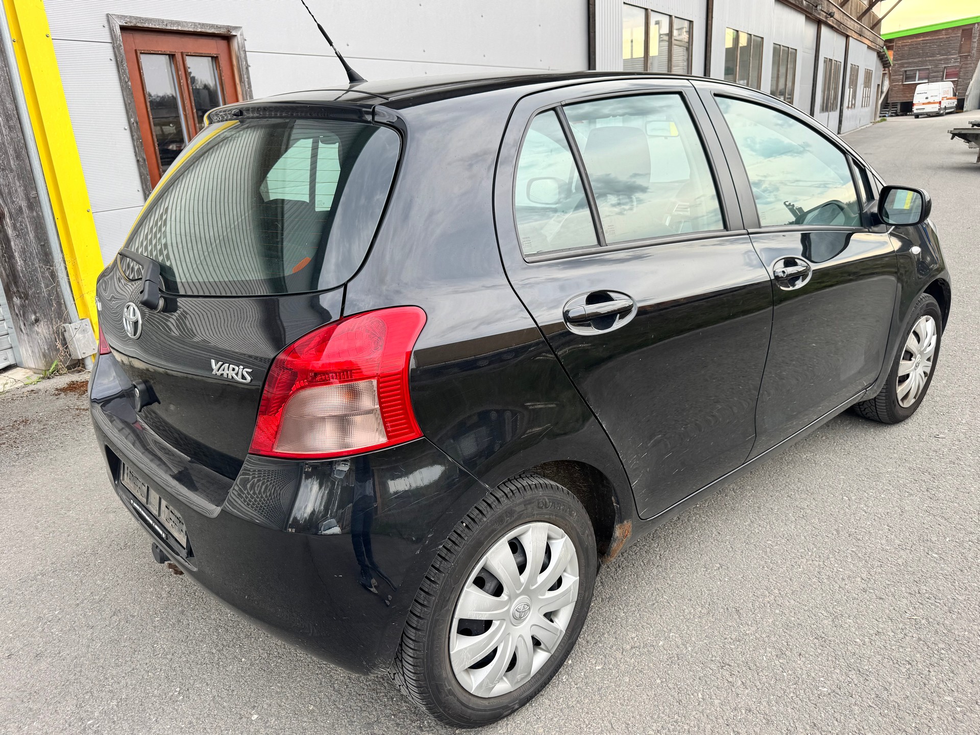 TOYOTA Yaris 1.3 City-image-5