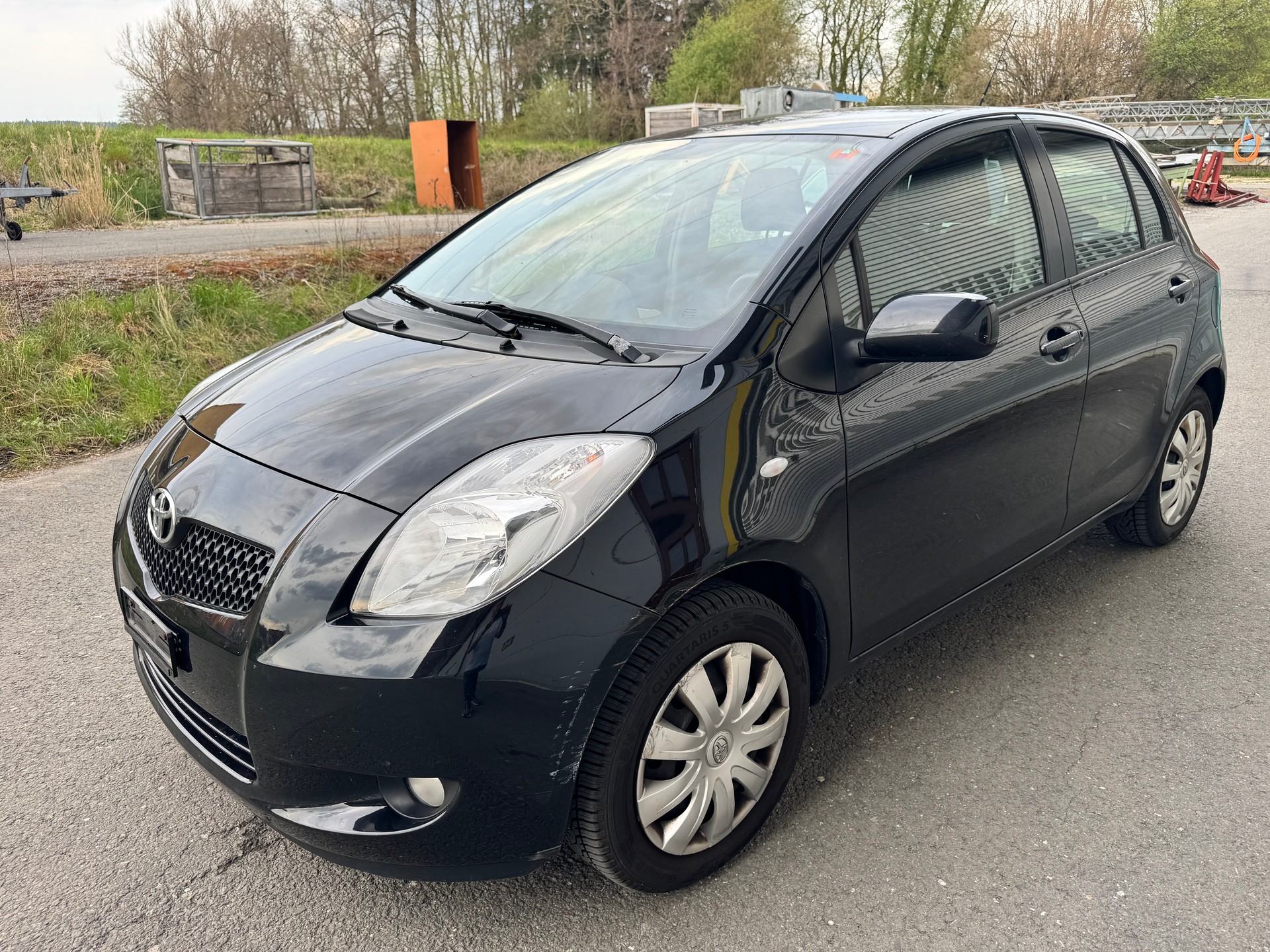 TOYOTA Yaris 1.3 City-image-2