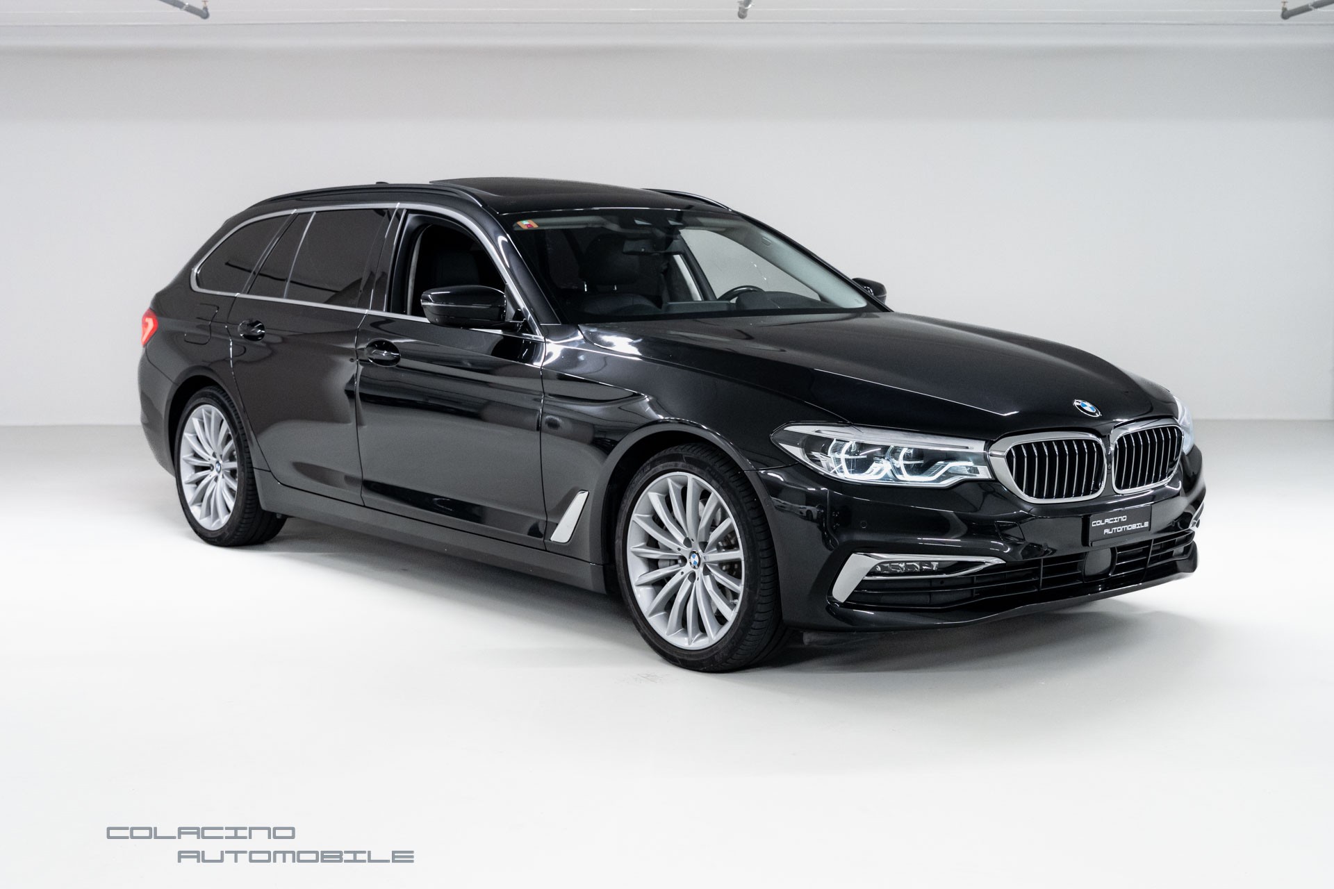 BMW 540d xDrive Touring Luxury Line Steptronic-showroom-element-2