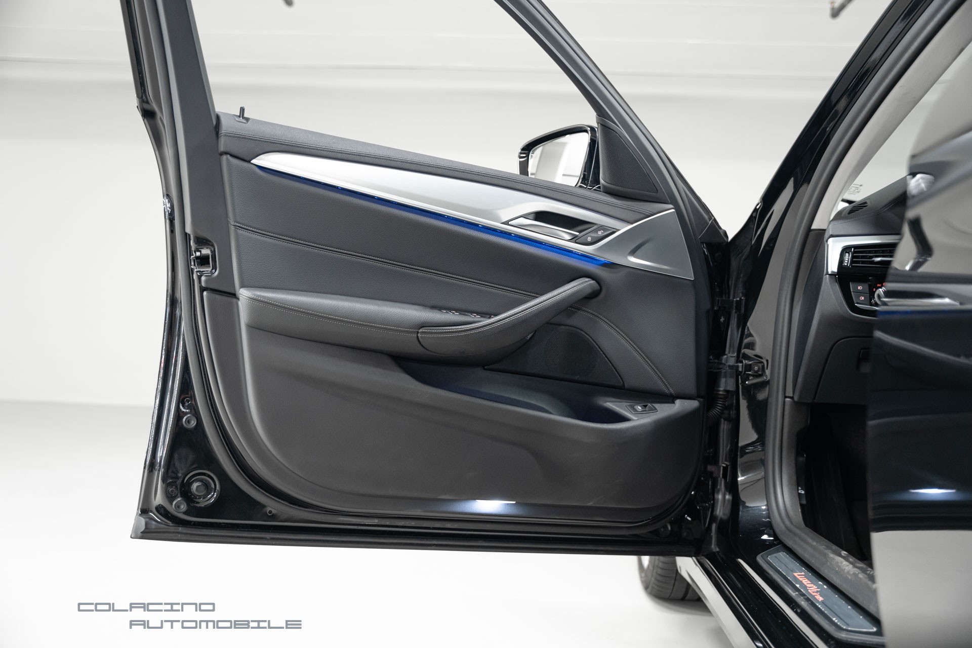 BMW 540d xDrive Touring Luxury Line Steptronic-image-17