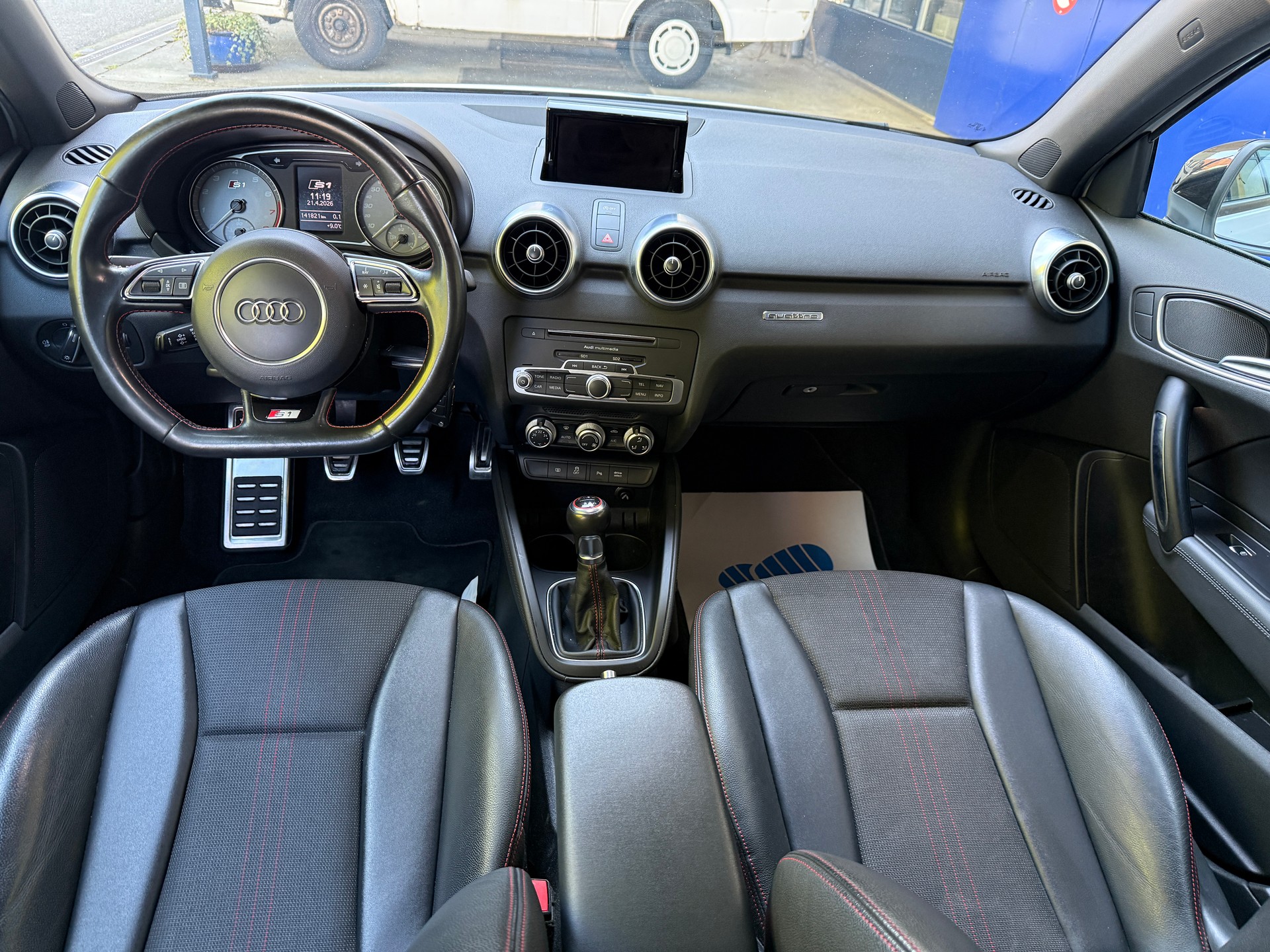 AUDI S1 Sportback 2.0 TFSI Sport quattro-image-4