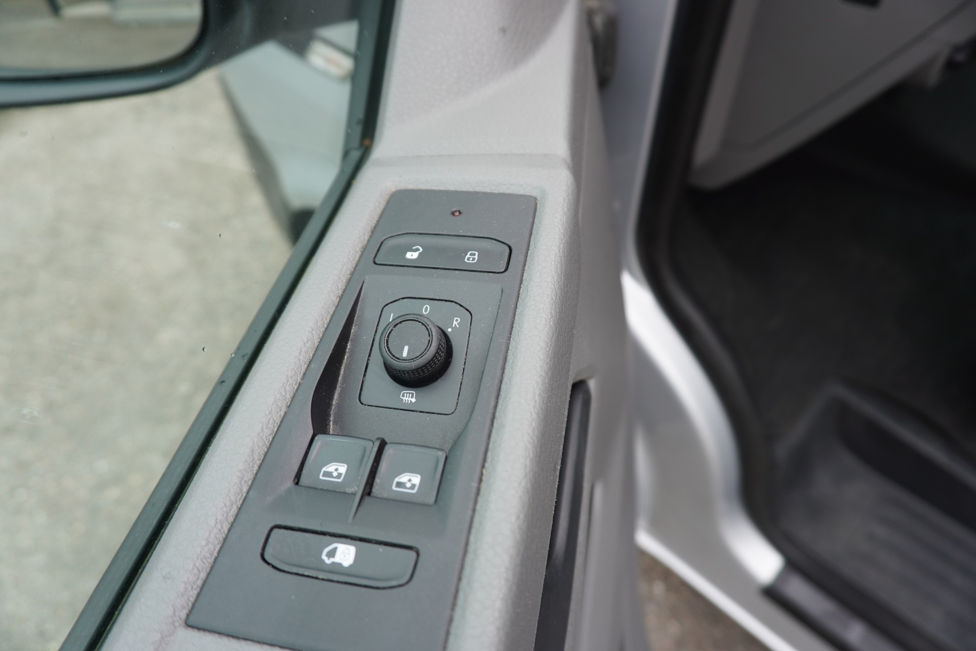 VW T6.1 2.0 TDI TDI EINBAU-SCHRÄNKE 3200 KG!!!-image-10