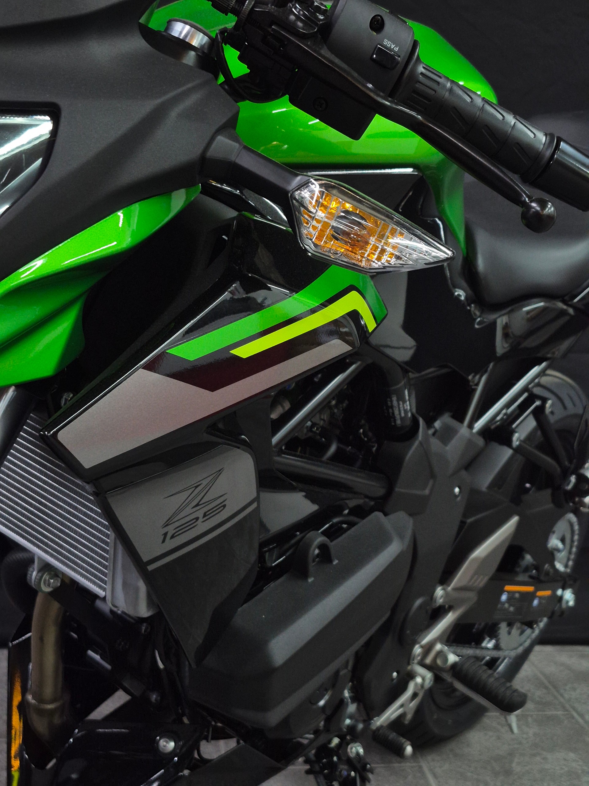 KAWASAKI Z 125-image-15