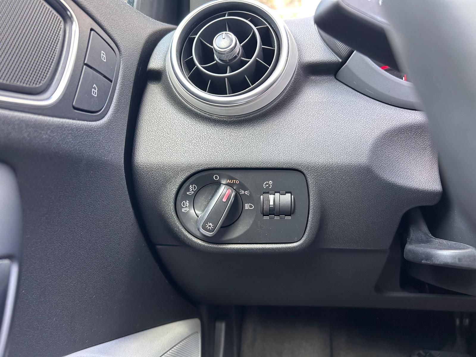 AUDI A1 1.4 TFSI Ambition S-tronic-image-19