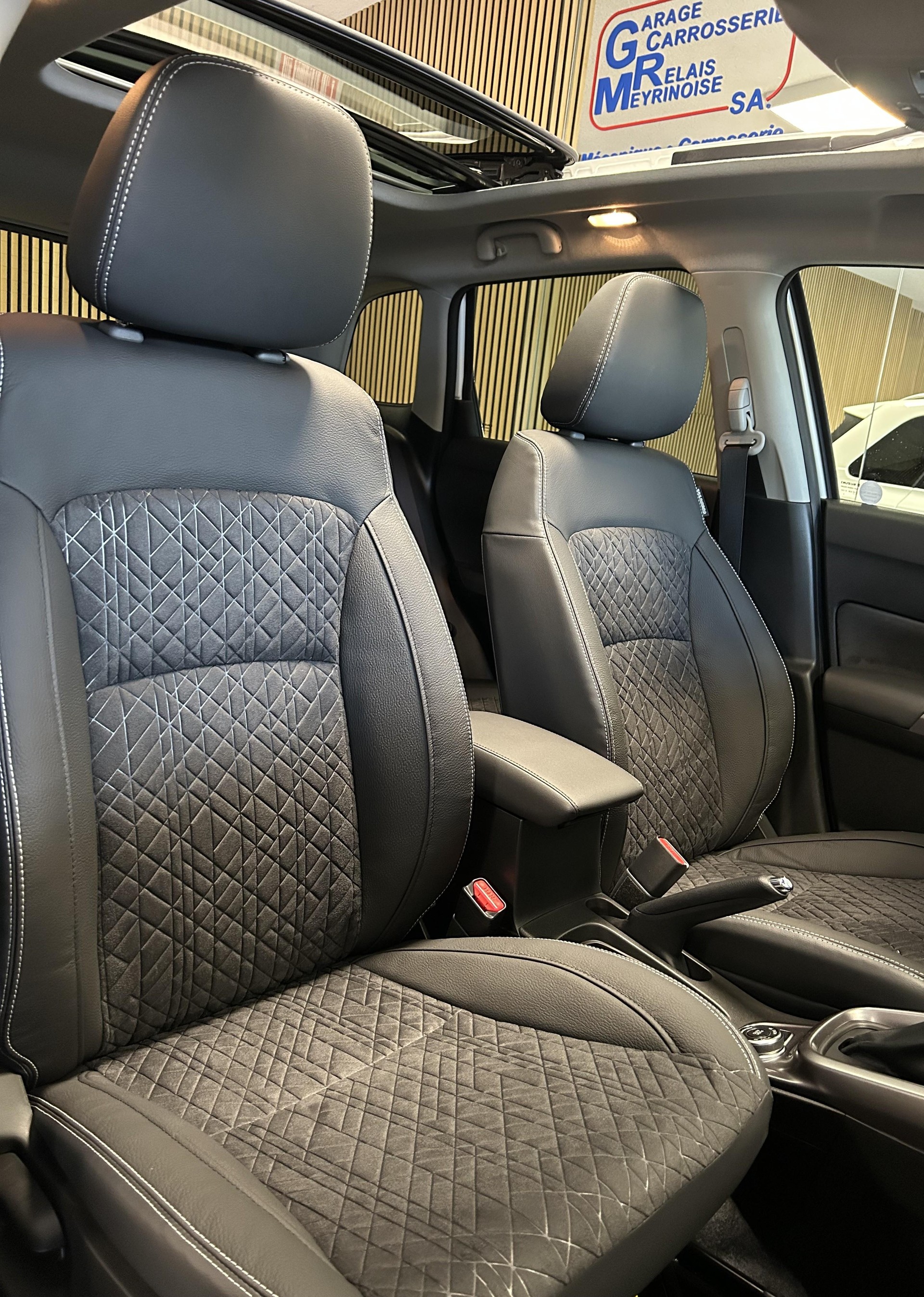 SUZUKI Vitara 1.4 T Sakura Top Hybrid 4x4-image-16