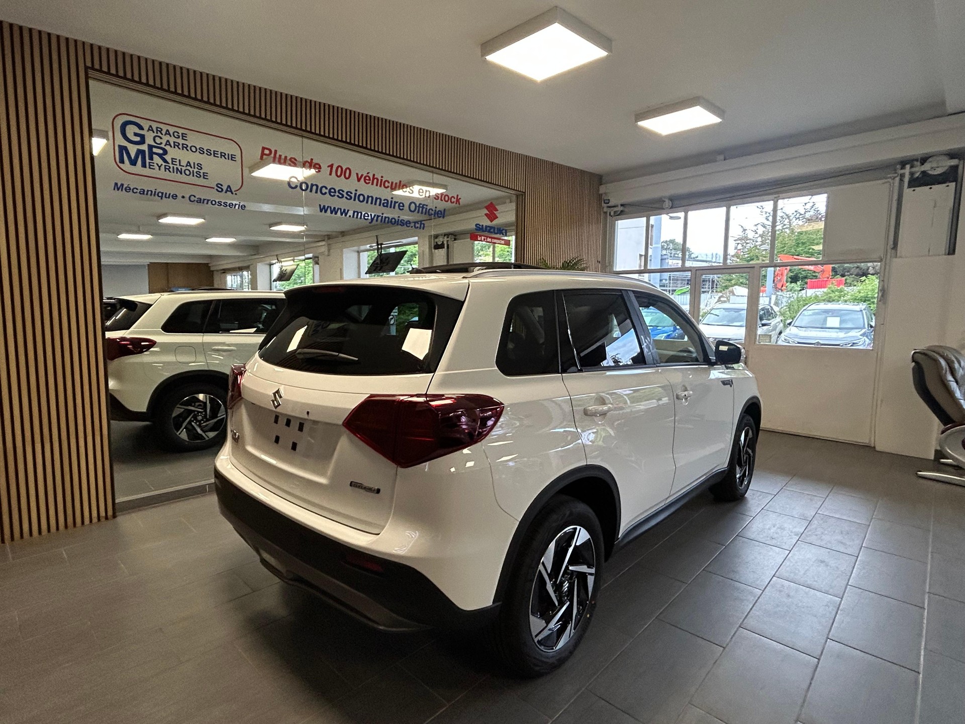 SUZUKI Vitara 1.4 T Sakura Top Hybrid 4x4-image-7