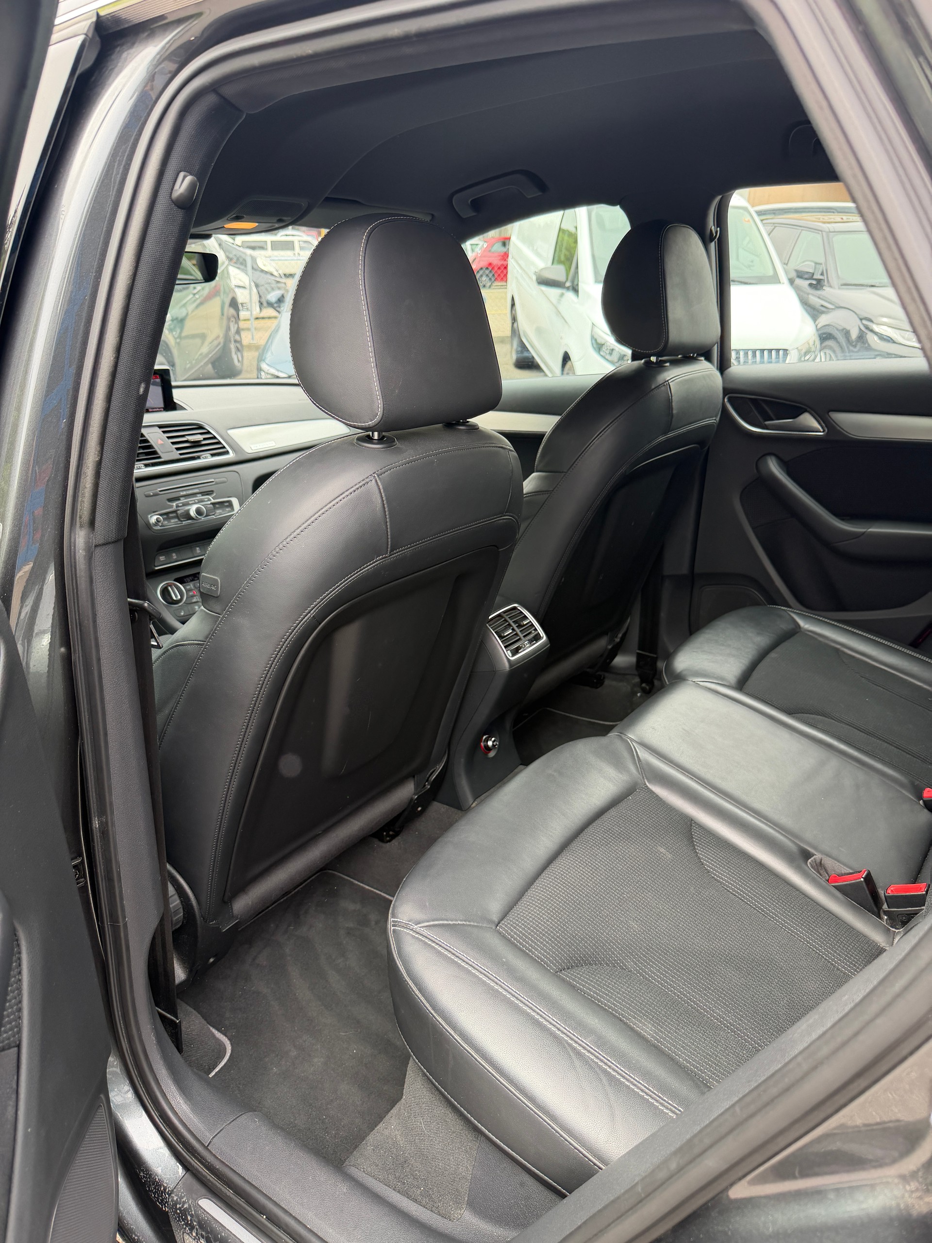 AUDI Q3 2.0 TFSI sport quattro S-tronic-image-8
