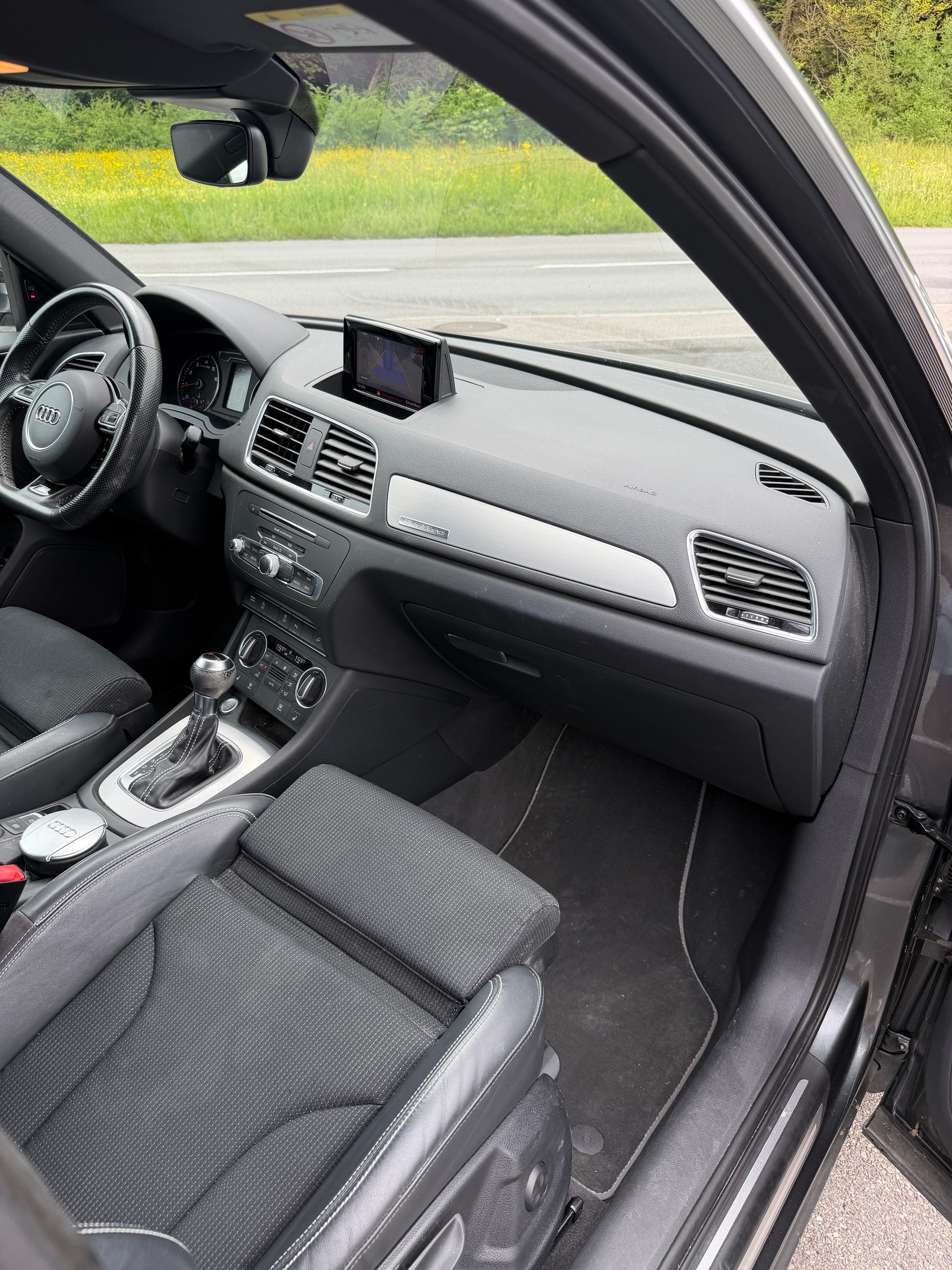 AUDI Q3 2.0 TFSI sport quattro S-tronic-image-9