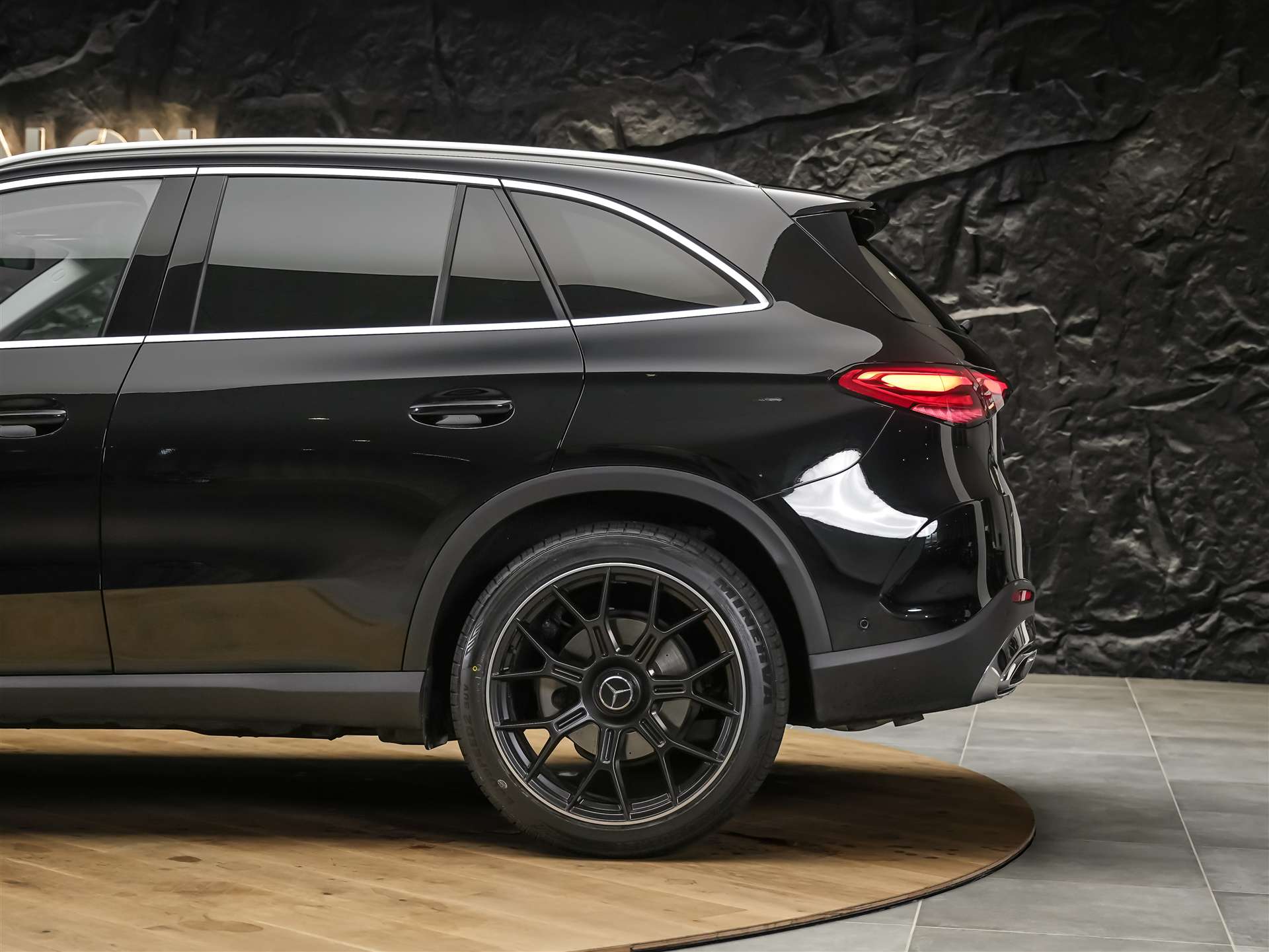 MERCEDES-BENZ GLC 220 d AMG Line 4Matic 9G-Tronic *21 Zoll*AMG Advanced Paket*Burmester*Rückfahrkamera*-image-16
