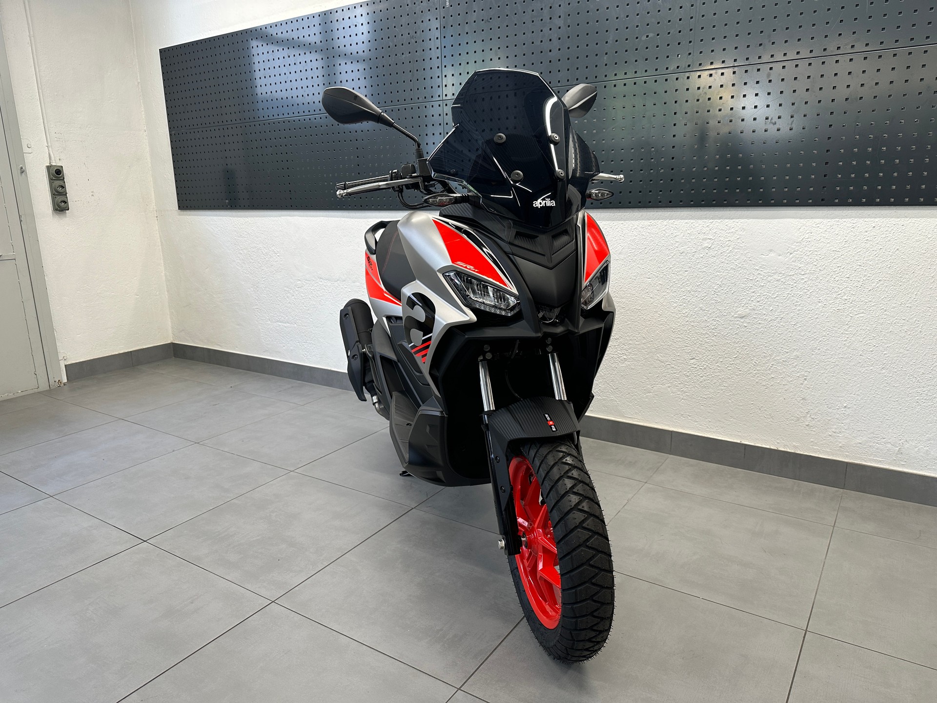 APRILIA SR GT 125 ABS | Neu | 125cc | Adventure Roller | Garantie-image-1