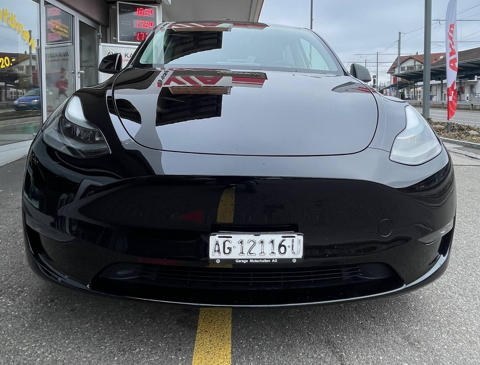 TESLA Model Y Performance 514 km (WLTP) 534PS Enhanced Autopilot Made in Berlin Werksgarantie-image-1