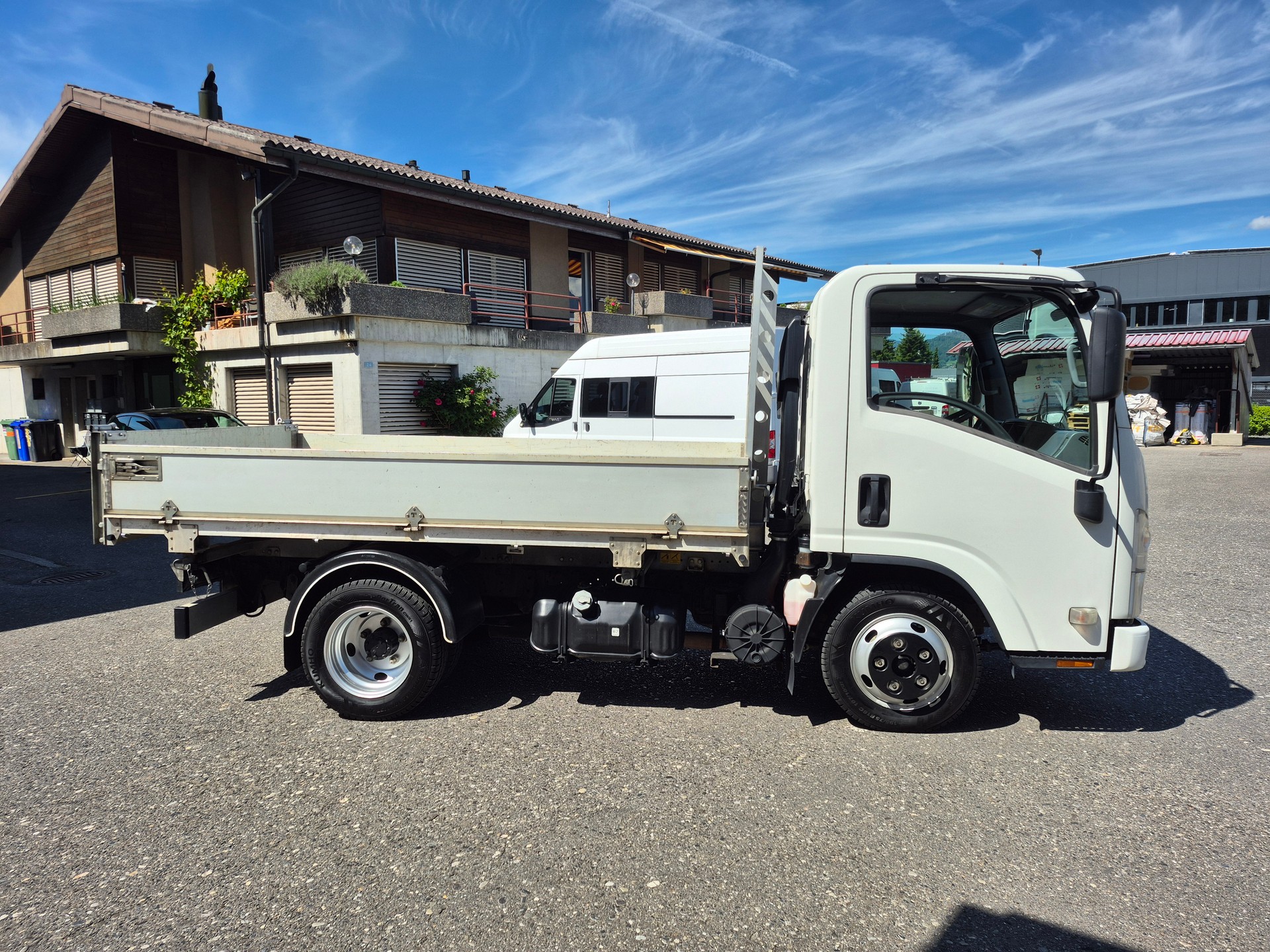 ISUZU M21 NLR 87 E Heavy-showroom-element-3