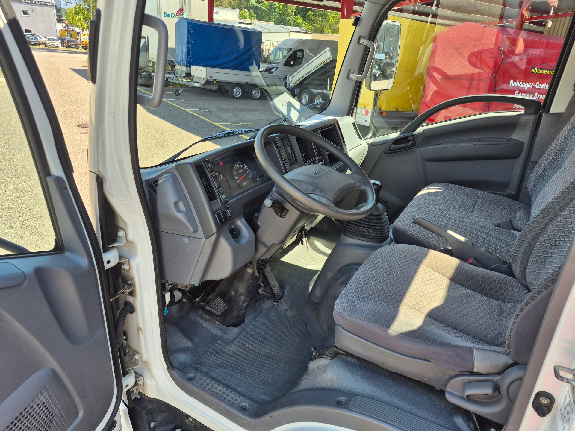 ISUZU M21 NLR 87 E Heavy-image-12