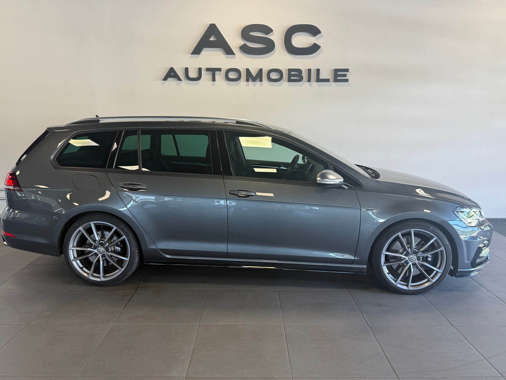 VW Golf Variant 2.0 TSI R 4Motion DSG-showroom-element-2