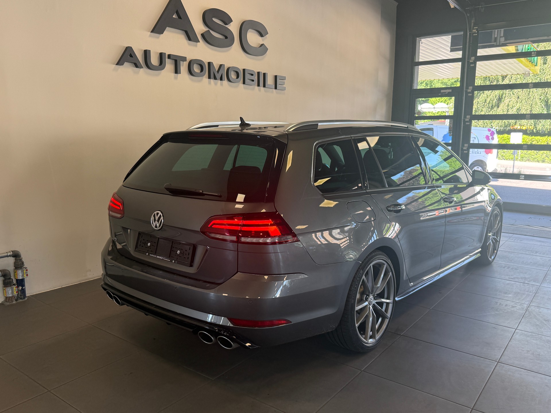 VW Golf Variant 2.0 TSI R 4Motion DSG-showroom-element-3