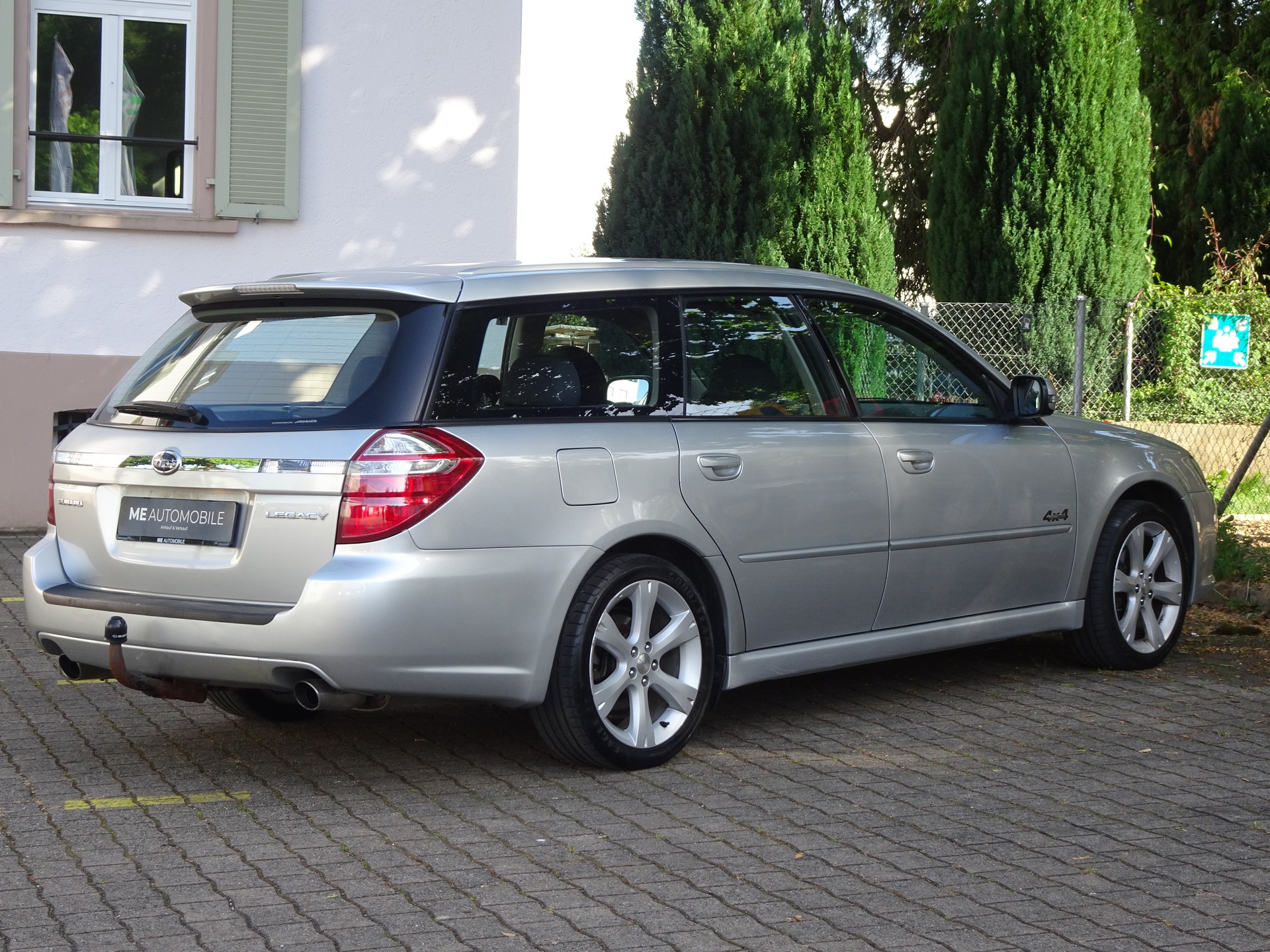 SUBARU Legacy 2.0R AWD Swiss-image-3