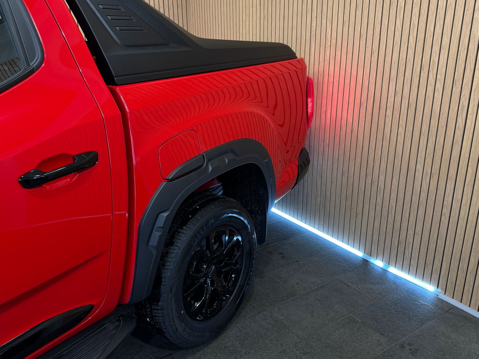 MAXUS T60 Luxury Max 2.0TDI 4x4 Automat *auch in Rot verfügbar*-showroom-element-2
