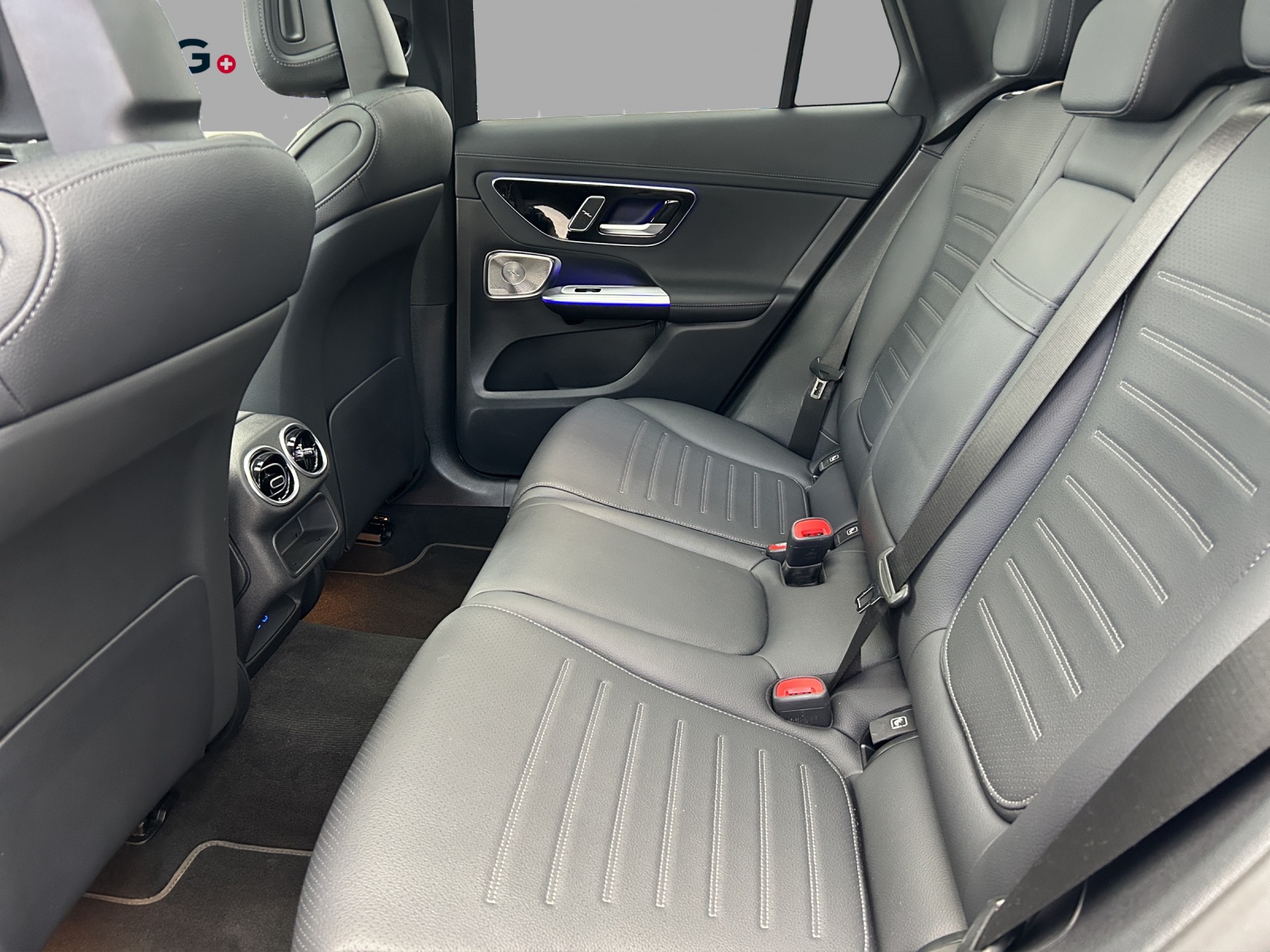 MERCEDES-BENZ GLC 300 e 4Matic 9G-Tronic-image-13