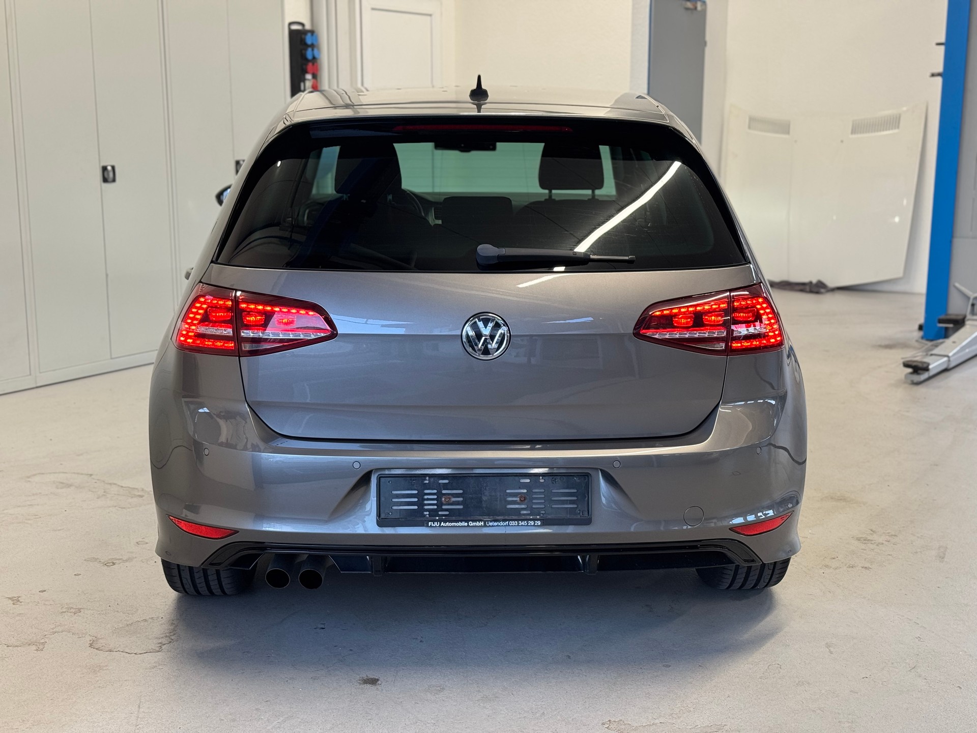 VW Golf 1.6 TDI R-Line Design 4Motion-image-4