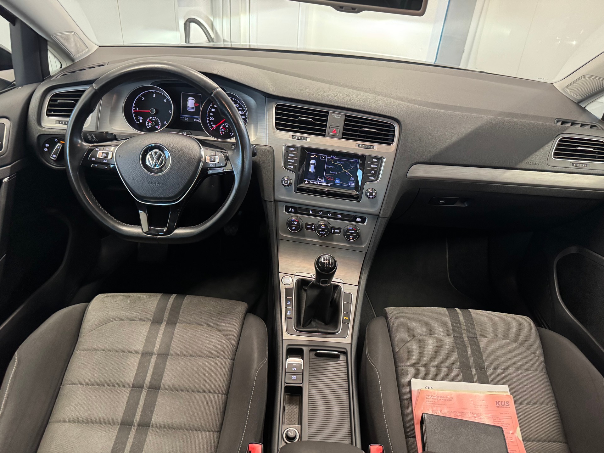 VW Golf 1.6 TDI R-Line Design 4Motion-image-8