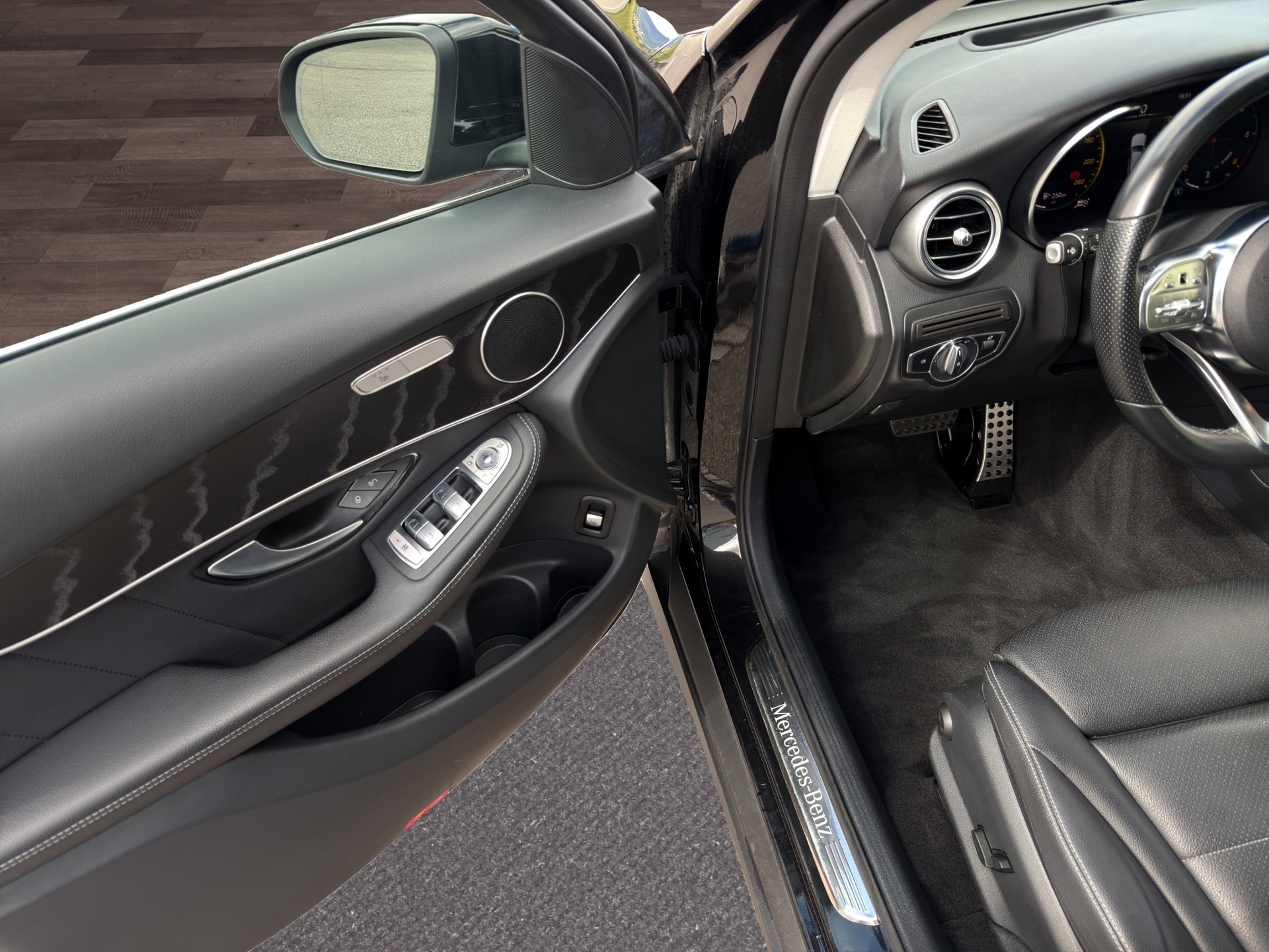 MERCEDES-BENZ GLC 300 d AMG Line 4Matic 9G-Tronic-image-19