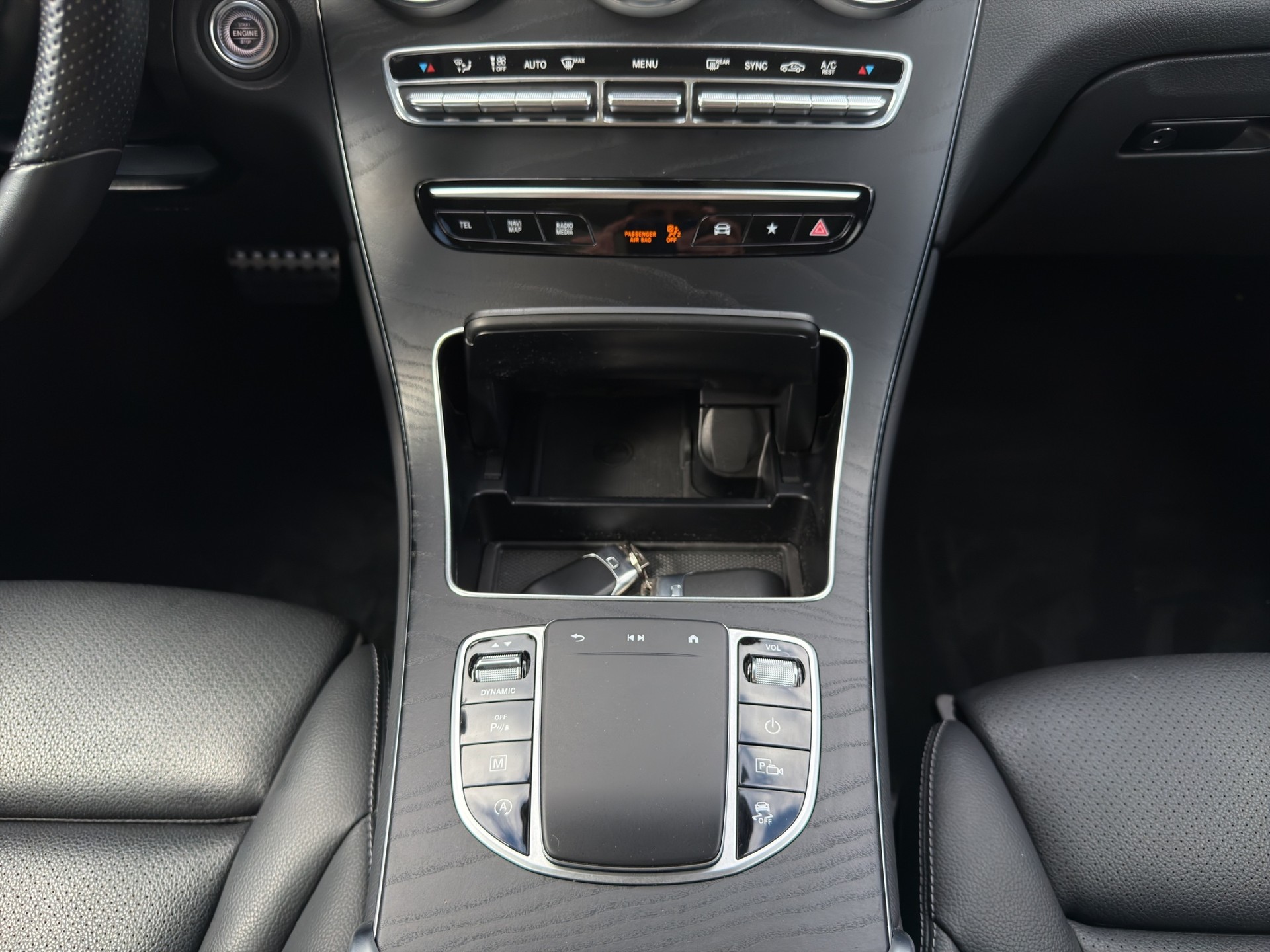 MERCEDES-BENZ GLC 300 d AMG Line 4Matic 9G-Tronic-image-15