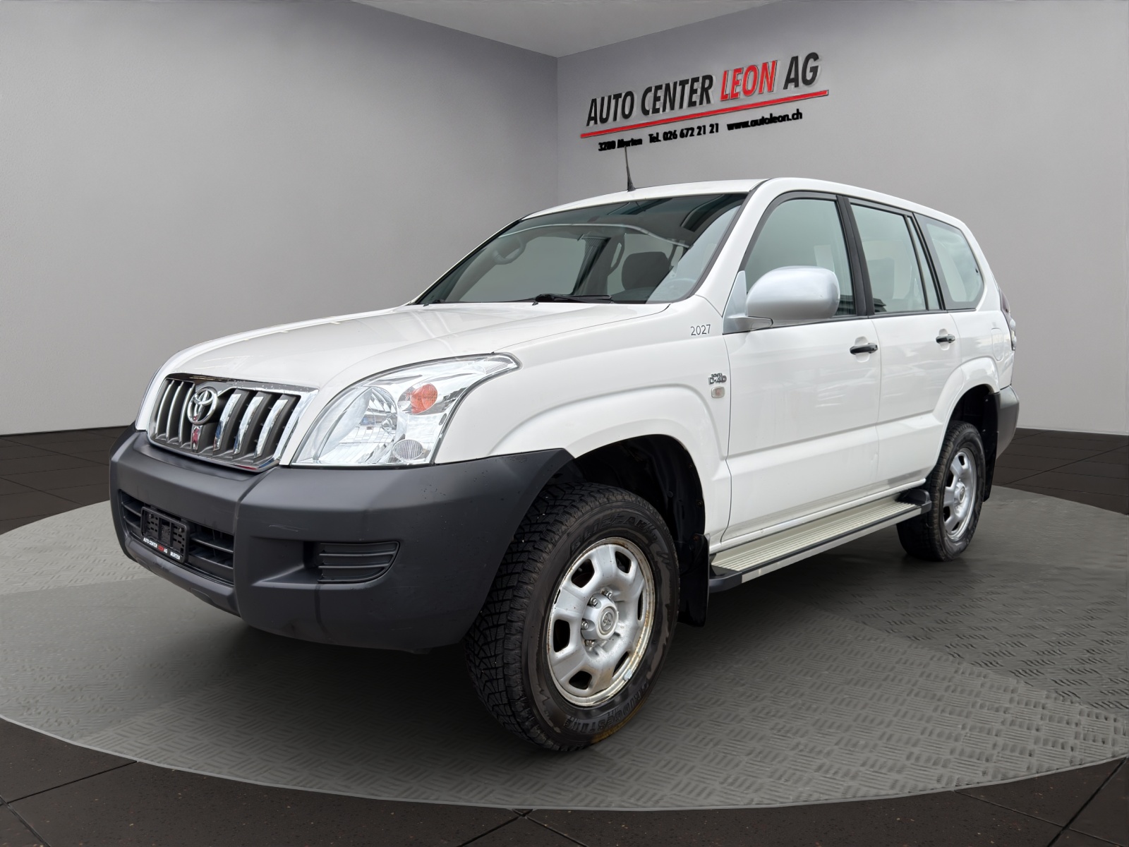 TOYOTA Land Cruiser 3.0 TD Linea Sol Executive-showroom-element-1
